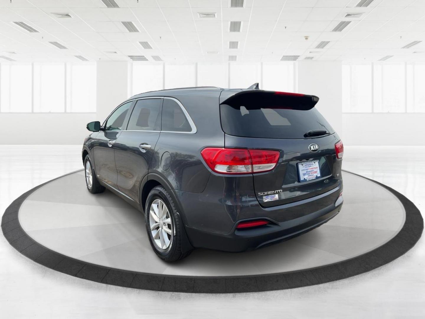 2016 Kia Sorento 2.4L LX (5XYPGDA33GG) with an 2.4L I-4 gasoline direct injection engine, located at 1184 Kauffman Ave, Fairborn, OH, 45324, (937) 908-9800, 39.807072, -84.030914 - 2016 Kia Sorento 2.4L LX - Photo#4