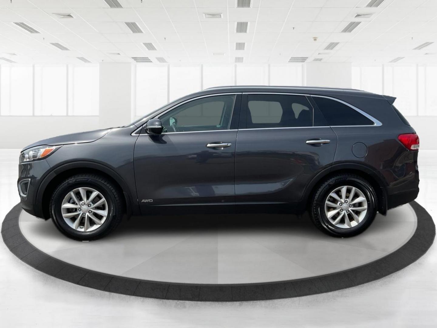 2016 Kia Sorento 2.4L LX (5XYPGDA33GG) with an 2.4L I-4 gasoline direct injection engine, located at 1184 Kauffman Ave, Fairborn, OH, 45324, (937) 908-9800, 39.807072, -84.030914 - 2016 Kia Sorento 2.4L LX - Photo#5