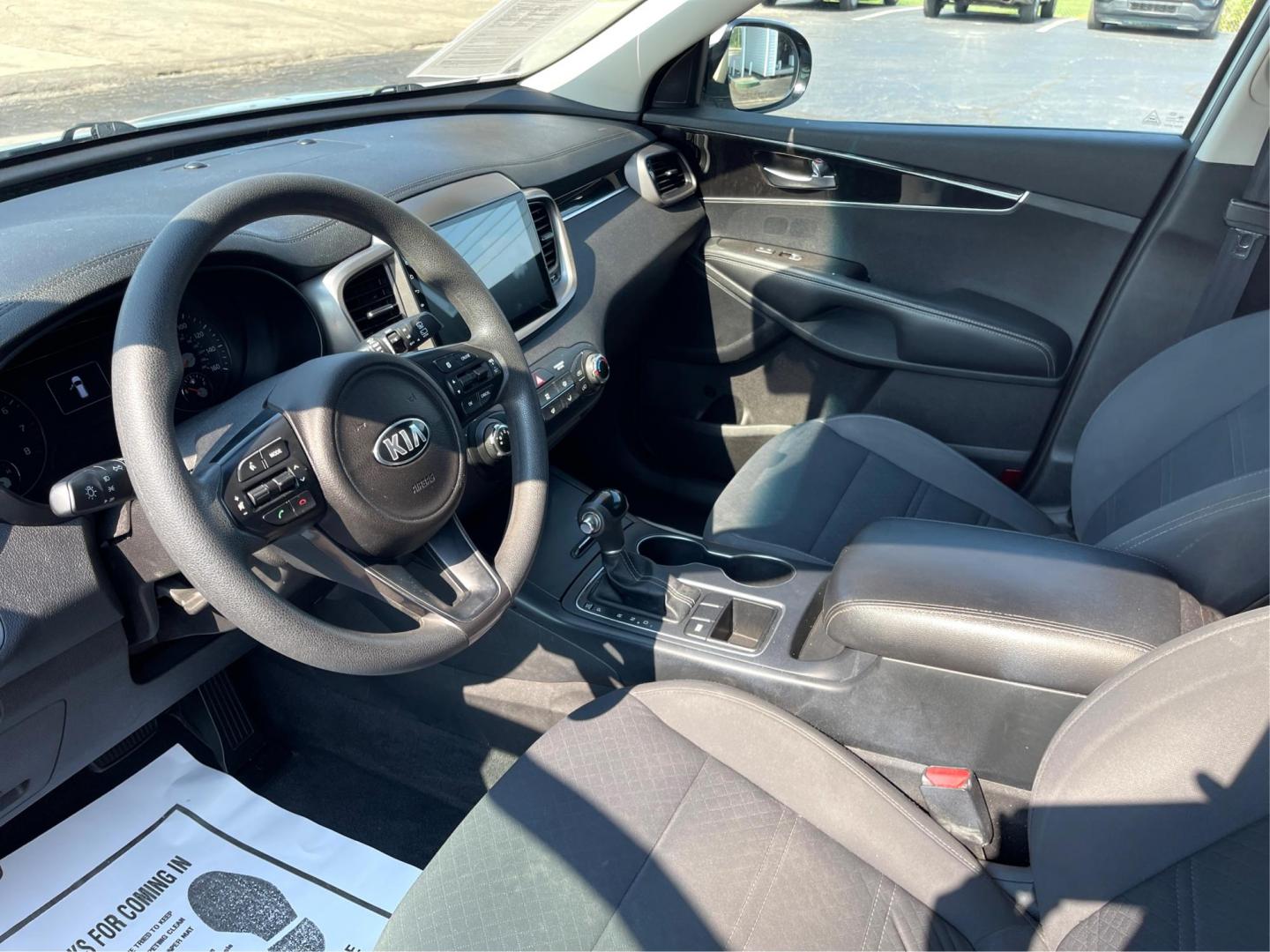 2016 Sparkling Silver Kia Sorento L 2WD (5XYPG4A31GG) with an 2.4L L4 DOHC 16V engine, 6-Speed Automatic transmission, located at 4508 South Dixie Dr, Moraine, OH, 45439, (937) 908-9800, 39.689976, -84.218452 - 2016 Kia Sorento L 2WD - Photo#9