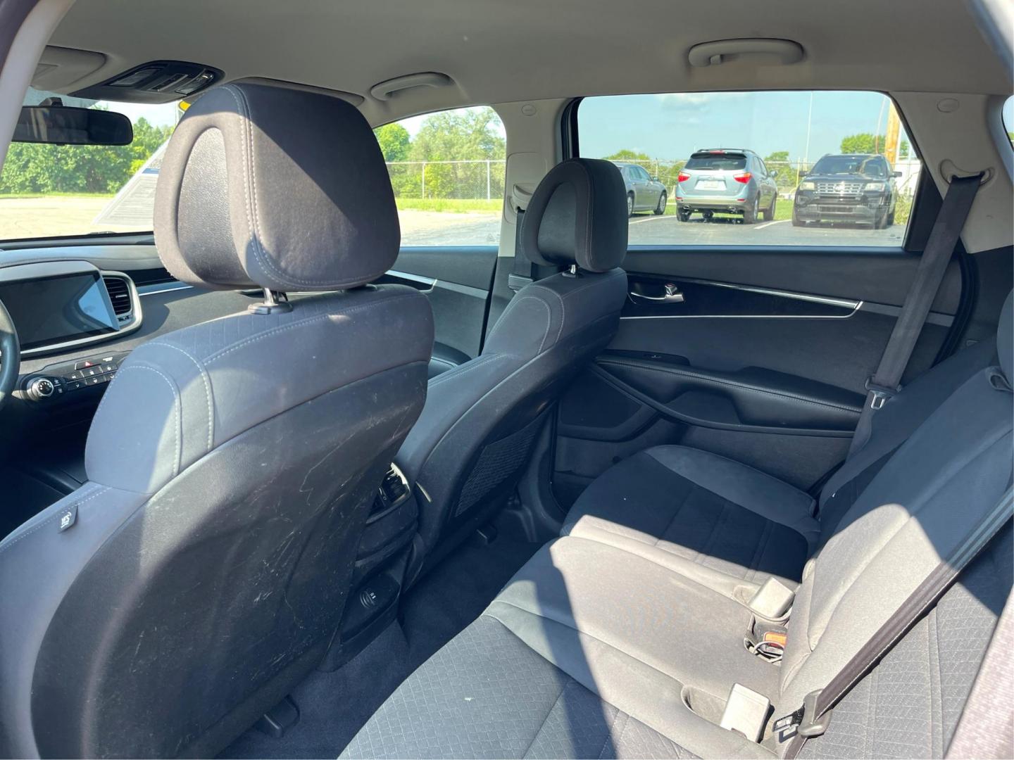 2016 Sparkling Silver Kia Sorento L 2WD (5XYPG4A31GG) with an 2.4L L4 DOHC 16V engine, 6-Speed Automatic transmission, located at 4508 South Dixie Dr, Moraine, OH, 45439, (937) 908-9800, 39.689976, -84.218452 - 2016 Kia Sorento L 2WD - Photo#10