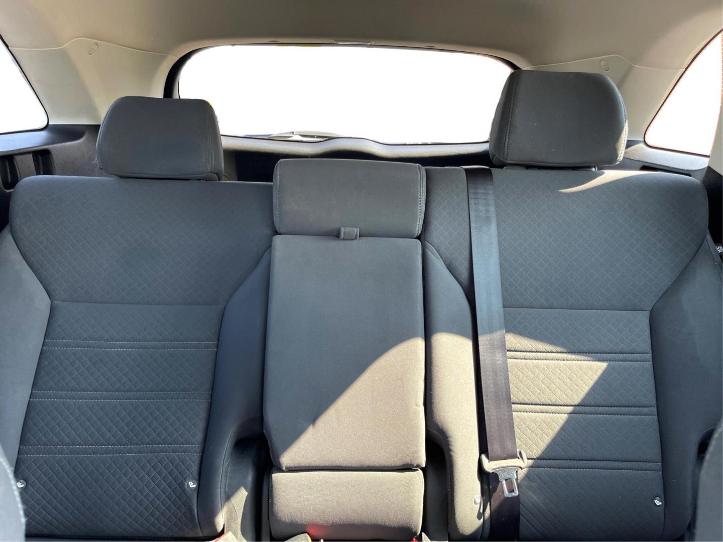 2016 Sparkling Silver Kia Sorento L 2WD (5XYPG4A31GG) with an 2.4L L4 DOHC 16V engine, 6-Speed Automatic transmission, located at 4508 South Dixie Dr, Moraine, OH, 45439, (937) 908-9800, 39.689976, -84.218452 - 2016 Kia Sorento L 2WD - Photo#14