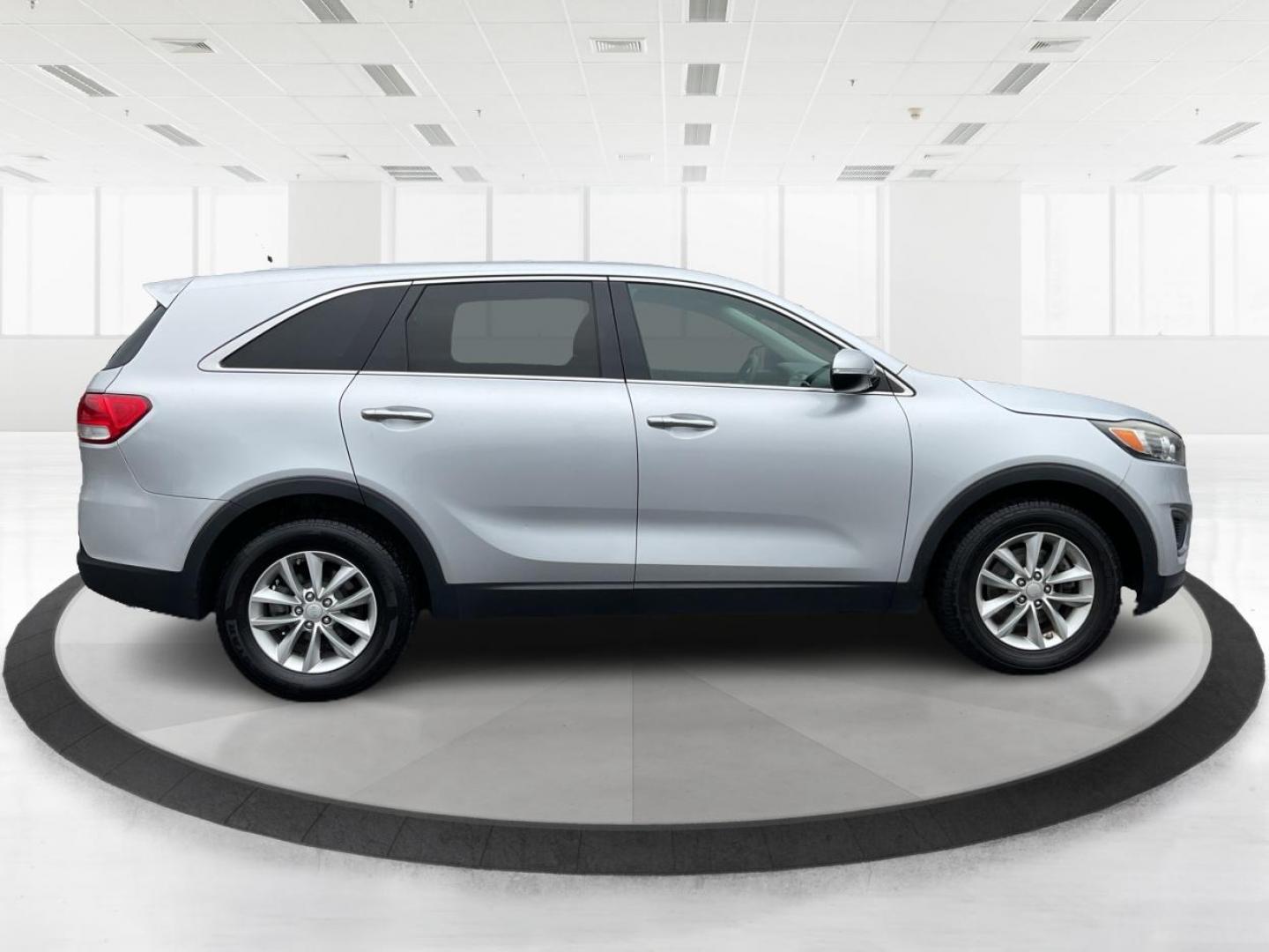 2016 Sparkling Silver Kia Sorento L 2WD (5XYPG4A31GG) with an 2.4L L4 DOHC 16V engine, 6-Speed Automatic transmission, located at 4508 South Dixie Dr, Moraine, OH, 45439, (937) 908-9800, 39.689976, -84.218452 - 2016 Kia Sorento L 2WD - Photo#1