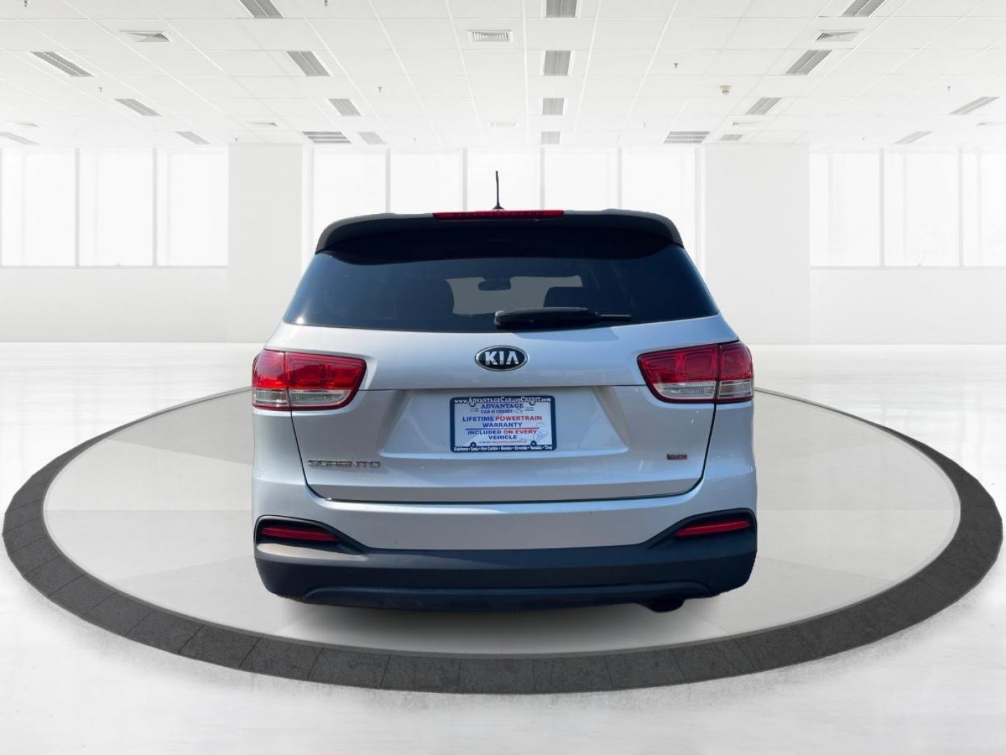 2016 Sparkling Silver Kia Sorento L 2WD (5XYPG4A31GG) with an 2.4L L4 DOHC 16V engine, 6-Speed Automatic transmission, located at 4508 South Dixie Dr, Moraine, OH, 45439, (937) 908-9800, 39.689976, -84.218452 - 2016 Kia Sorento L 2WD - Photo#4