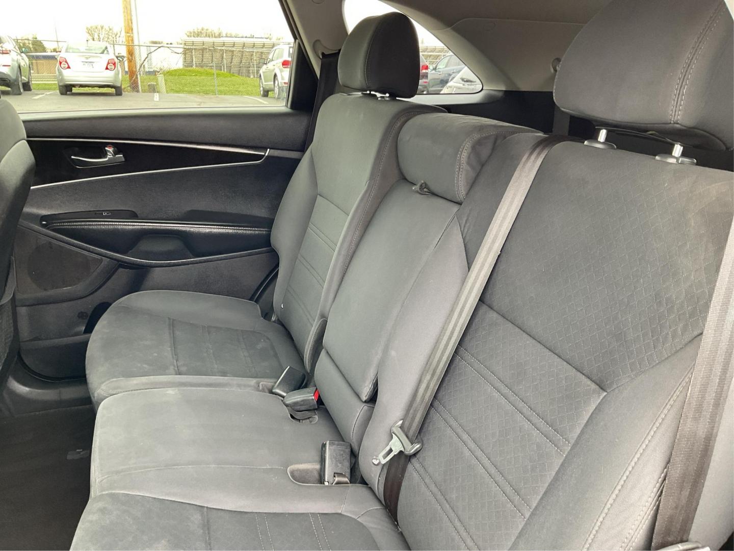2016 Kia Sorento 2.4L LX (5XYPGDA39GG) with an 2.4L I-4 gasoline direct injection engine, located at 1099 N County Rd 25A, Troy, OH, 45373, (937) 908-9800, 40.057079, -84.212883 - 2016 Kia Sorento 2.4L LX - Photo#9