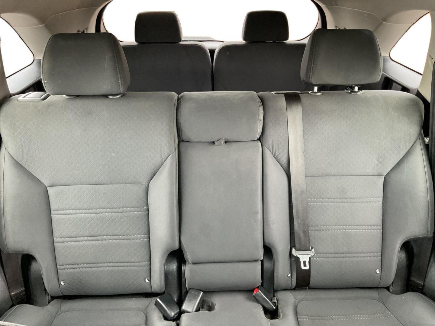 2016 Kia Sorento 2.4L LX (5XYPGDA39GG) with an 2.4L I-4 gasoline direct injection engine, located at 1099 N County Rd 25A, Troy, OH, 45373, (937) 908-9800, 40.057079, -84.212883 - 2016 Kia Sorento 2.4L LX - Photo#13