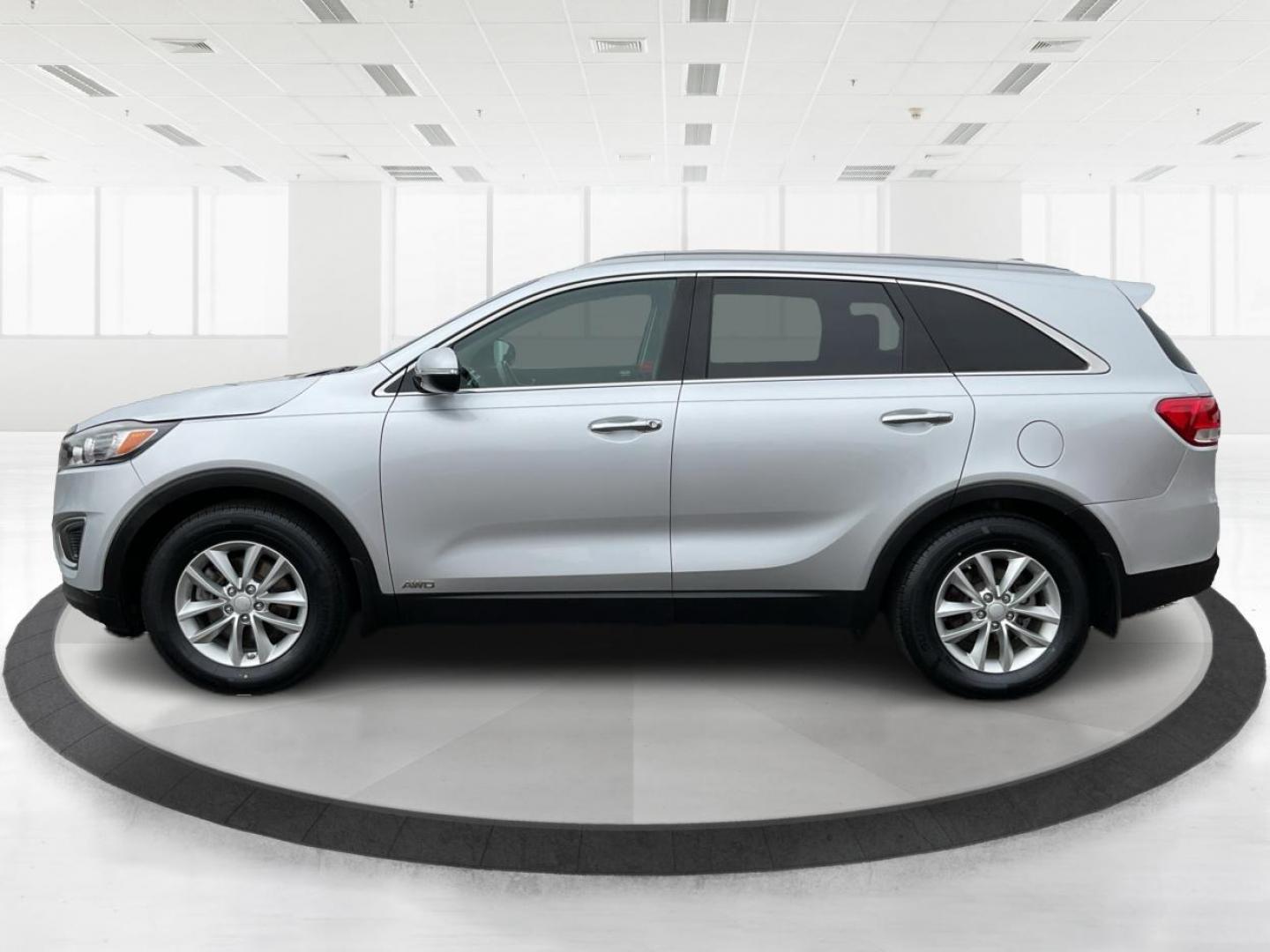 2016 Kia Sorento 2.4L LX (5XYPGDA39GG) with an 2.4L I-4 gasoline direct injection engine, located at 1099 N County Rd 25A, Troy, OH, 45373, (937) 908-9800, 40.057079, -84.212883 - 2016 Kia Sorento 2.4L LX - Photo#5