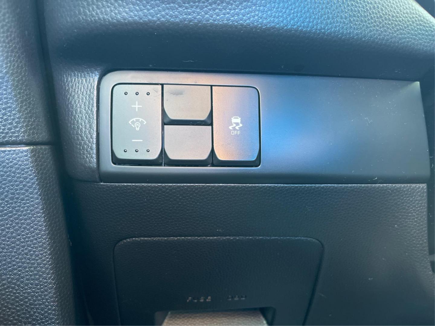 2016 Kia Soul + (KNDJP3A58G7) with an 2.0L L4 DOHC 16V engine, 6-Speed Automatic transmission, located at 880 E. National Road, Vandalia, OH, 45377, (937) 908-9800, 39.891918, -84.183594 - 2016 Kia Soul + - Photo#16