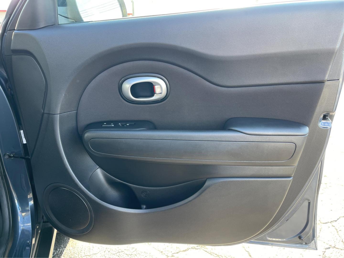 2016 Kia Soul + (KNDJP3A58G7) with an 2.0L L4 DOHC 16V engine, 6-Speed Automatic transmission, located at 880 E. National Road, Vandalia, OH, 45377, (937) 908-9800, 39.891918, -84.183594 - 2016 Kia Soul + - Photo#19