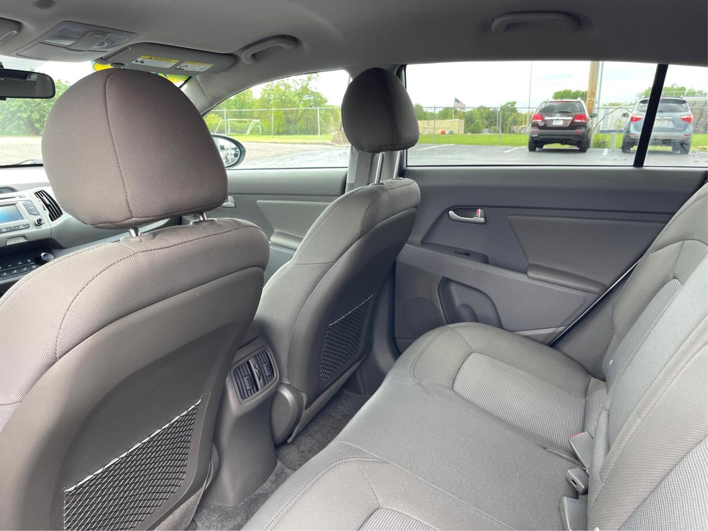 2016 Kia Sportage LX AWD (KNDPBCAC3G7) with an 2.4L V6 DOHC 24V engine, 6-Speed Automatic transmission, located at 4508 South Dixie Dr, Moraine, OH, 45439, (937) 908-9800, 39.689976, -84.218452 - 2016 Kia Sportage LX AWD - Photo#9