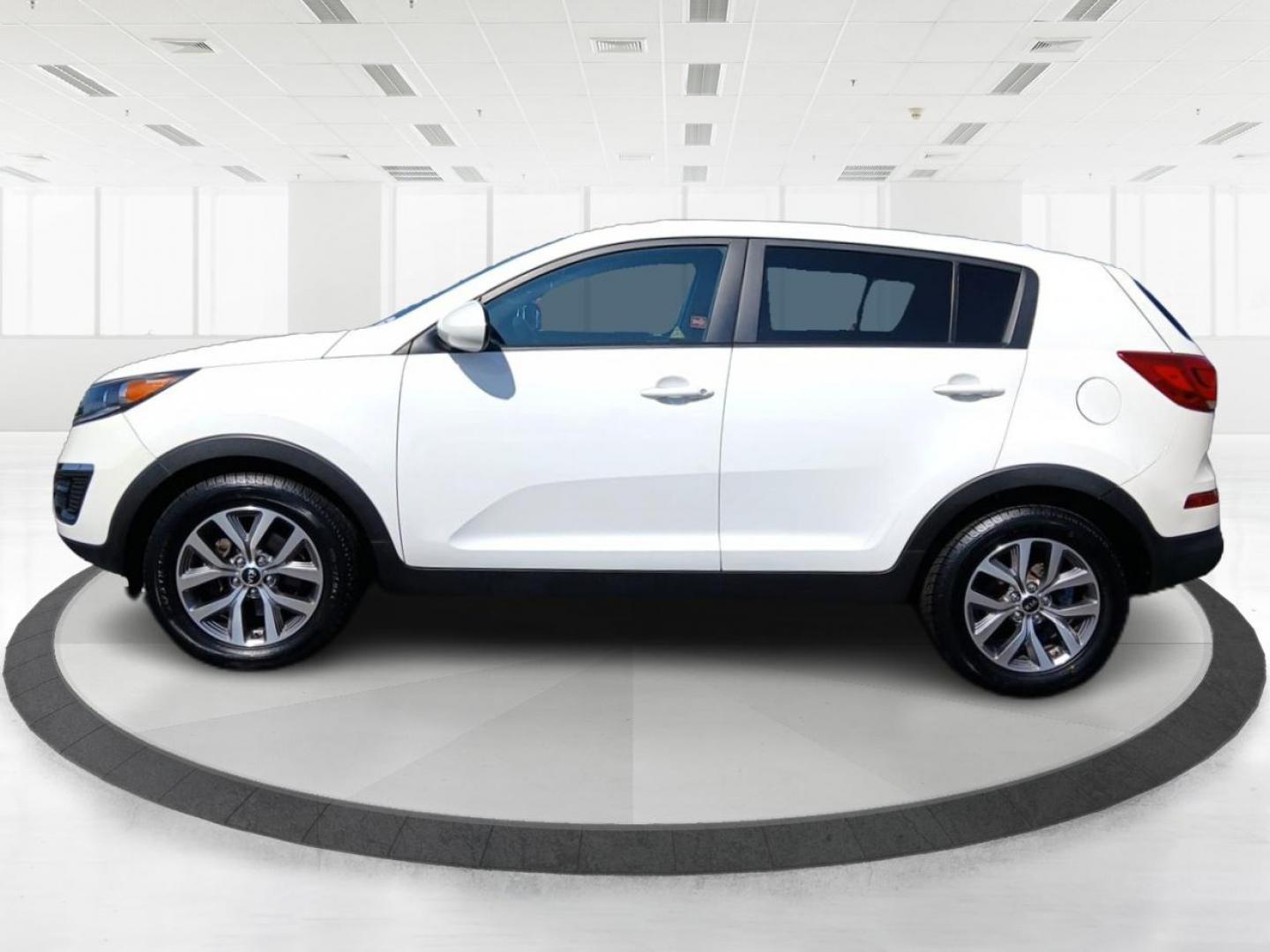 2016 Kia Sportage LX FWD (KNDPB3AC7G7) with an 2.4L V6 DOHC 24V engine, 6-Speed Automatic transmission, located at 8750 N County Rd 25A, Piqua, OH, 45356, (937) 908-9800, 40.164391, -84.232513 - 2016 Kia Sportage LX FWD - Photo#5