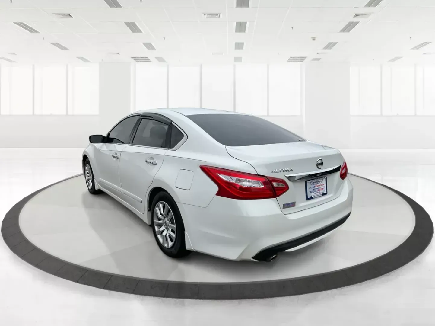 2016 Nissan Altima 2.5 S (1N4AL3AP7GN) with an 2.5L I-4 DOHC engine, located at 1951 S Dayton Lakeview Rd., New Carlisle, OH, 45344, (937) 908-9800, 39.890999, -84.050255 - 2016 Nissan Altima 2.5 S - Photo#4