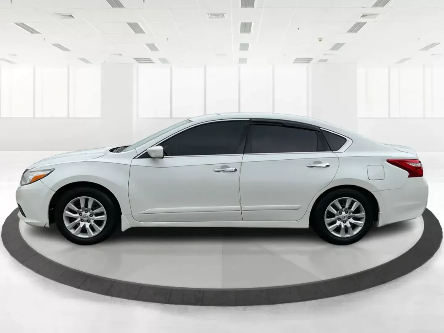 2016 Nissan Altima 2.5 S (1N4AL3AP7GN) with an 2.5L I-4 DOHC engine, located at 1951 S Dayton Lakeview Rd., New Carlisle, OH, 45344, (937) 908-9800, 39.890999, -84.050255 - 2016 Nissan Altima 2.5 S - Photo#5