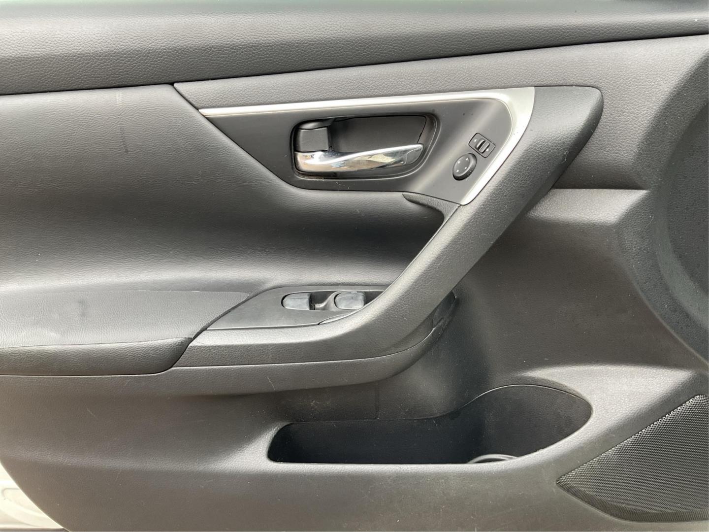 2016 Nissan Altima 2.5 S (1N4AL3AP7GN) with an 2.5L I-4 DOHC engine, located at 1951 S Dayton Lakeview Rd., New Carlisle, OH, 45344, (937) 908-9800, 39.890999, -84.050255 - 2016 Nissan Altima 2.5 S - Photo#16