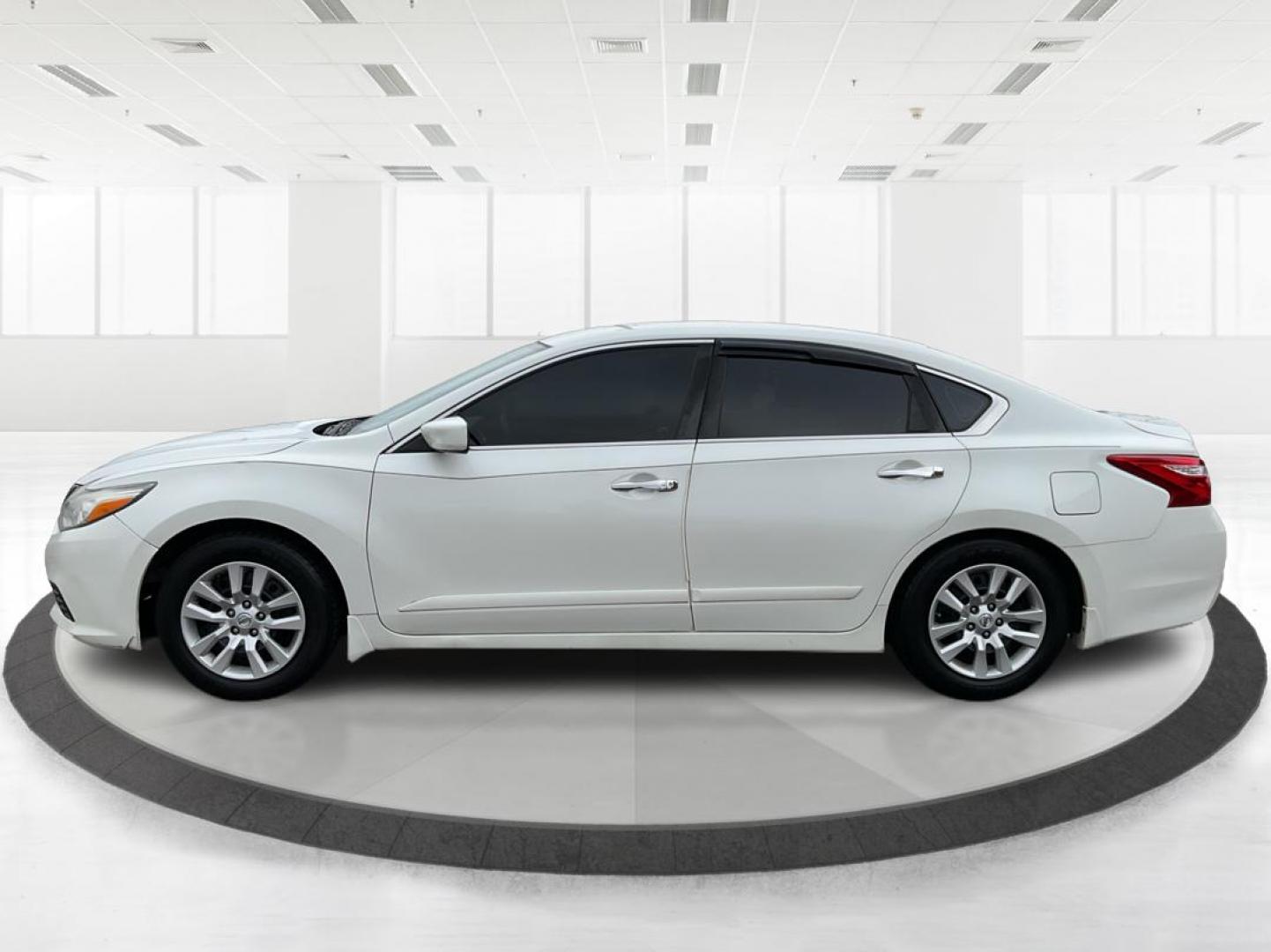 2016 Nissan Altima 2.5 S (1N4AL3AP7GN) with an 2.5L I-4 DOHC engine, located at 1951 S Dayton Lakeview Rd., New Carlisle, OH, 45344, (937) 908-9800, 39.890999, -84.050255 - 2016 Nissan Altima 2.5 S - Photo#5