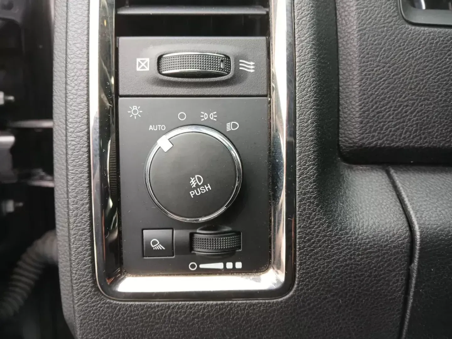 2016 Ram 1500 Sport Crew Cab SWB 4WD (1C6RR7MT8GS) with an 5.7L V8 OHV 16V engine, 8-Speed Automatic transmission, located at 401 Woodman Dr, Riverside, OH, 45431, (937) 908-9800, 39.760899, -84.123421 - 2016 Ram 1500 Sport Crew Cab SWB 4WD - Photo#15