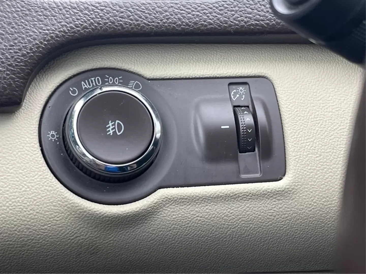 2017 Buick Regal Turbo (2G4GM5EX5H9) with an 2L I-4 gasoline direct injection engine, located at 1230 East Main St, Xenia, OH, 45385, (937) 908-9800, 39.688026, -83.910172 - **Elevate Your Commute in the Stylish 2017 Buick Regal Turbo**<br /> <br /> If you're searching for a vehicle that seamlessly blends sophistication with performance, the 2017 Buick Regal Turbo is your ideal choice. This sleek sedan is perfect for budget-conscious buyers who refuse to compromise on s - Photo#17