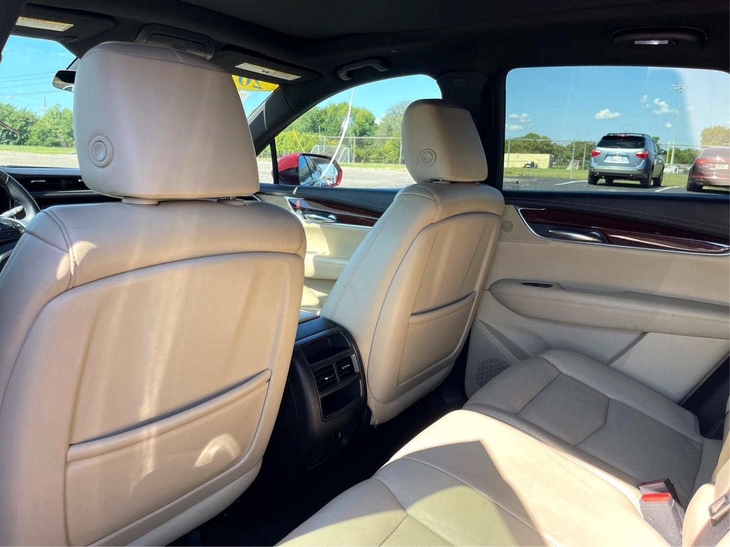 2017 Cadillac XT5 Luxury AWD (1GYKNDRS4HZ) with an 3.6L V6 DOHC 24V engine, 8-Speed Automatic transmission, located at 1099 N County Rd 25A, Troy, OH, 45373, (937) 908-9800, 40.057079, -84.212883 - 2017 Cadillac XT5 Luxury AWD - Photo#9