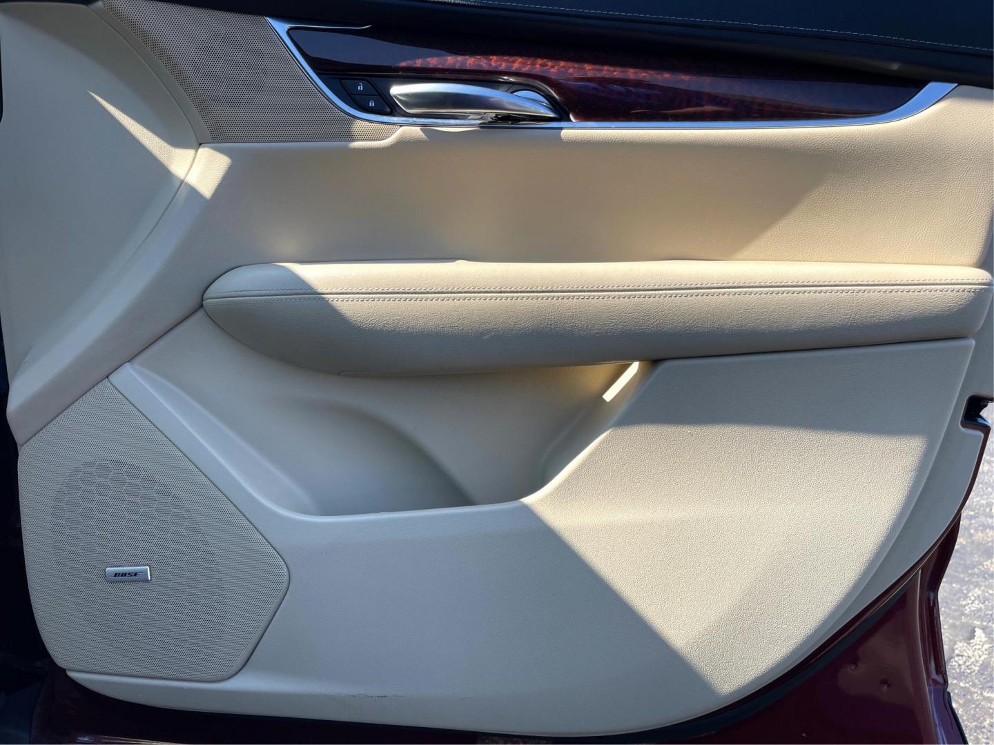 2017 Cadillac XT5 Luxury AWD (1GYKNDRS4HZ) with an 3.6L V6 DOHC 24V engine, 8-Speed Automatic transmission, located at 1099 N County Rd 25A, Troy, OH, 45373, (937) 908-9800, 40.057079, -84.212883 - 2017 Cadillac XT5 Luxury AWD - Photo#17