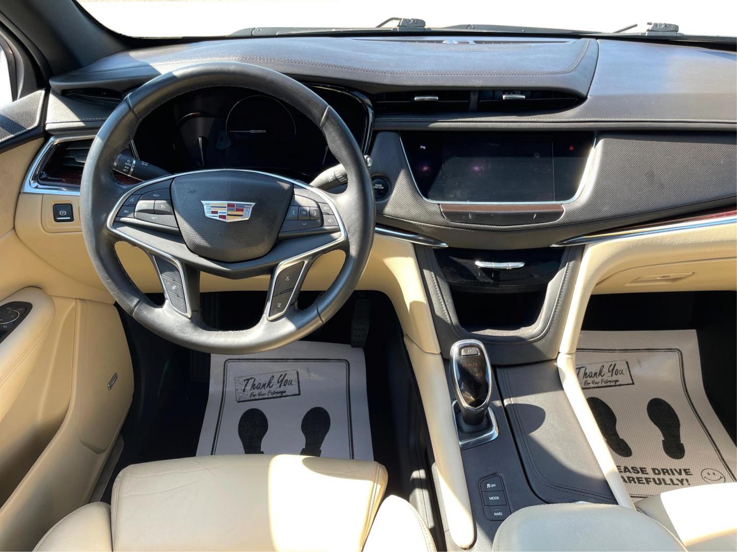 2017 Cadillac XT5 Luxury AWD (1GYKNDRS4HZ) with an 3.6L V6 DOHC 24V engine, 8-Speed Automatic transmission, located at 1099 N County Rd 25A, Troy, OH, 45373, (937) 908-9800, 40.057079, -84.212883 - 2017 Cadillac XT5 Luxury AWD - Photo#18