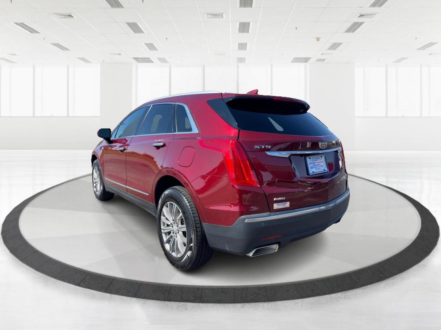 2017 Cadillac XT5 Luxury AWD (1GYKNDRS4HZ) with an 3.6L V6 DOHC 24V engine, 8-Speed Automatic transmission, located at 1099 N County Rd 25A, Troy, OH, 45373, (937) 908-9800, 40.057079, -84.212883 - 2017 Cadillac XT5 Luxury AWD - Photo#4