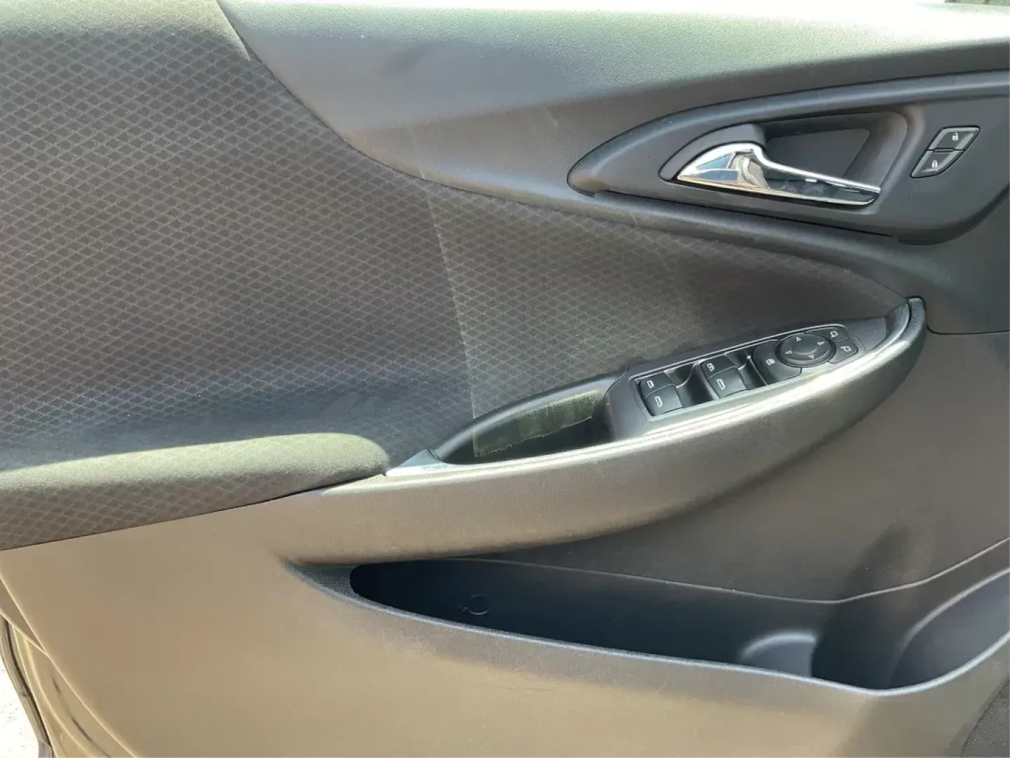 2017 Chevrolet Malibu 1LT (1G1ZE5ST3HF) with an 1.5L I-4 gasoline direct injection engine, located at 1951 S Dayton Lakeview Rd., New Carlisle, OH, 45344, (937) 908-9800, 39.890999, -84.050255 - **Drive Your Dreams: 2017 Chevrolet Malibu 1LT at Advantage Car and Credit!**<br /> <br /> Are you looking for the perfect sedan that blends style, comfort, and practicality? The 2017 Chevrolet Malibu 1LT is designed for those seeking a reliable vehicle for daily commutes, weekend getaways, or famil - Photo#18