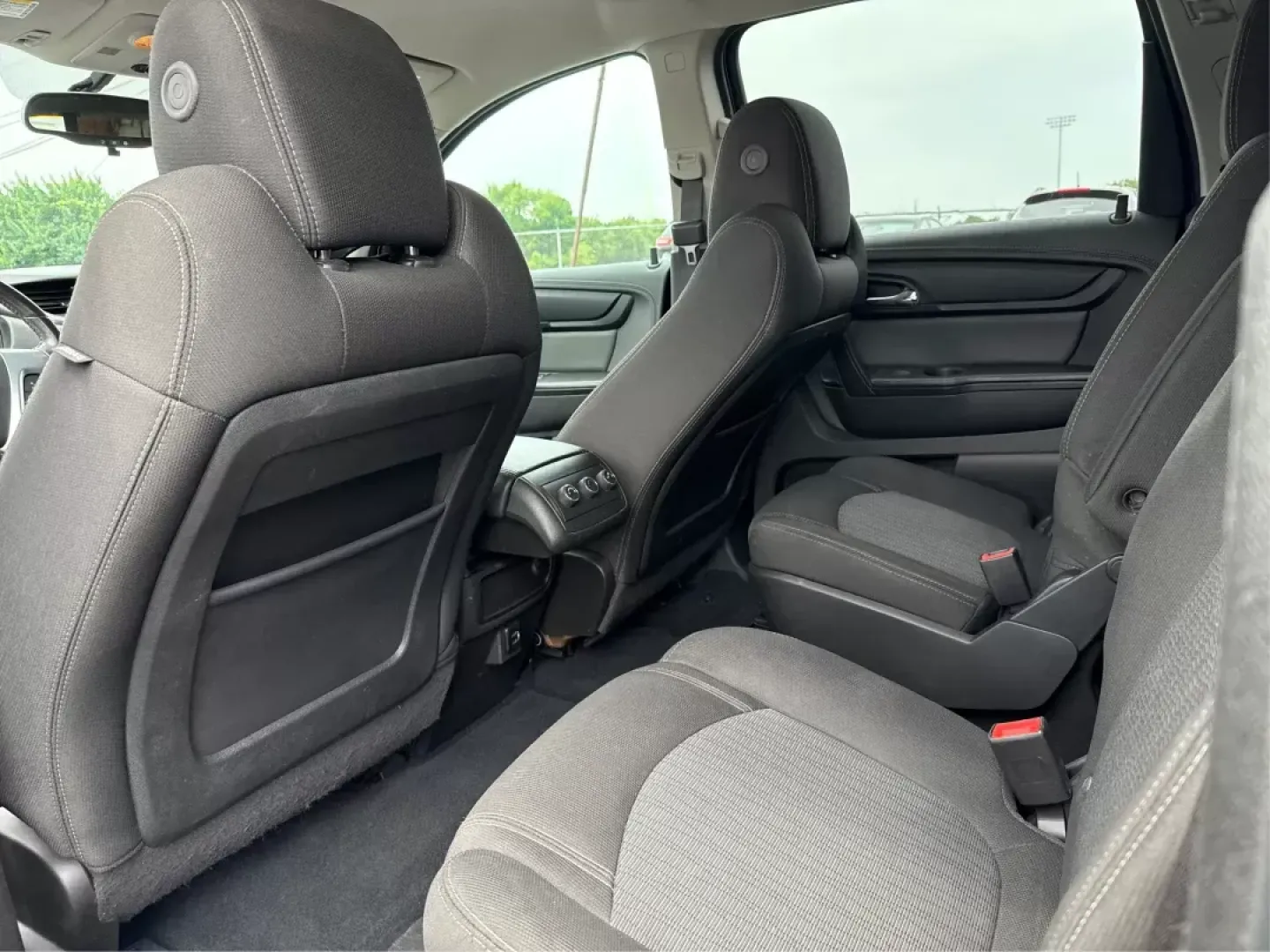 2017 Chevrolet Traverse 1LT (1GNKVGKD3HJ) with an 3.6L V-6 gasoline direct injection engine, located at 1099 N County Rd 25A, Troy, OH, 45373, (937) 908-9800, 40.057079, -84.212883 - **Adventure Awaits with the 2017 Chevrolet Traverse at Advantage Car and Credit!** <br /> <br /> If you're searching for a versatile vehicle that can handle everything life throws your way, look no further than this stunning 2017 Chevrolet Traverse. Perfectly suited for growing families, weekend adv - Photo#9