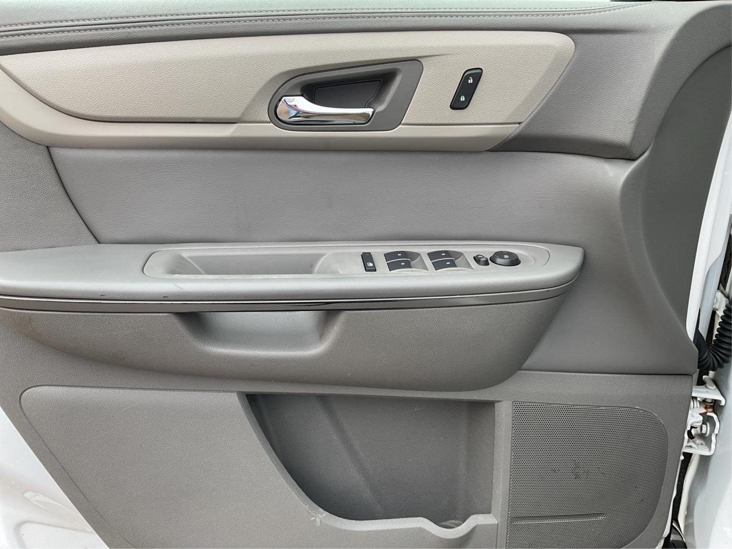 2017 Chevrolet Traverse LS (1GNKRFED9HJ) with an 3.6L V-6 gasoline direct injection engine, located at 1230 East Main St, Xenia, OH, 45385, (937) 908-9800, 39.688026, -83.910172 - Third Row - Photo#17