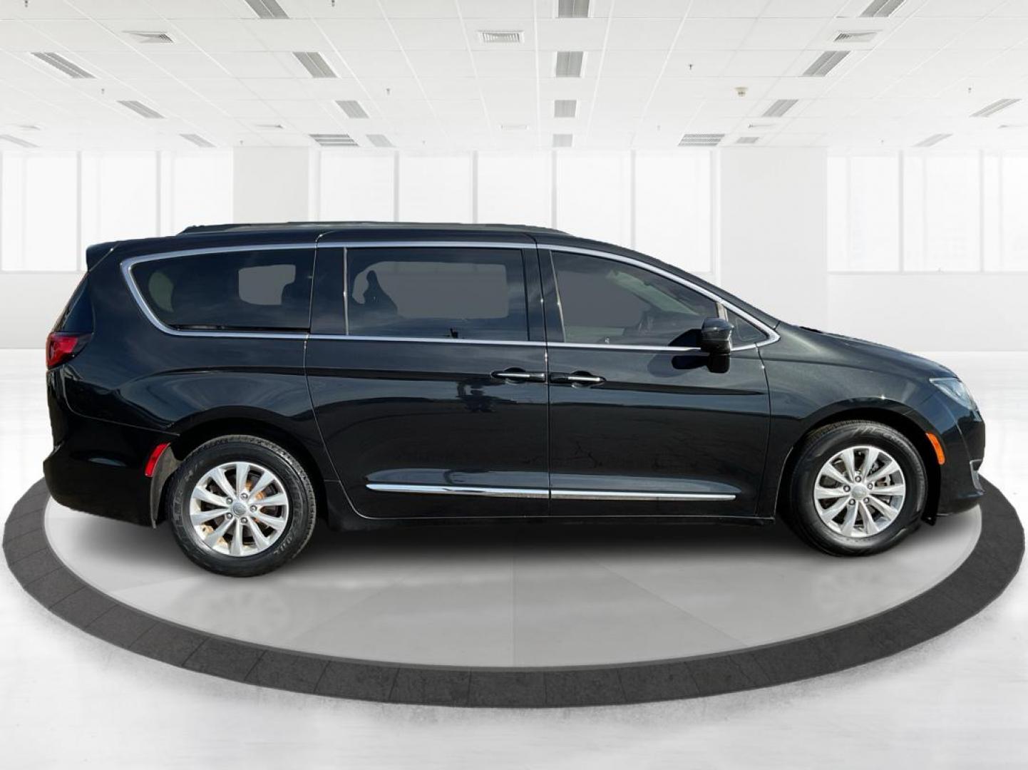2017 Chrysler Pacifica Touring-L (2C4RC1BG7HR) with an 3.6L V-6 DOHC engine, located at 880 E. National Road, Vandalia, OH, 45377, (937) 908-9800, 39.891918, -84.183594 - 2017 Chrysler Pacifica Touring-L - Photo#1