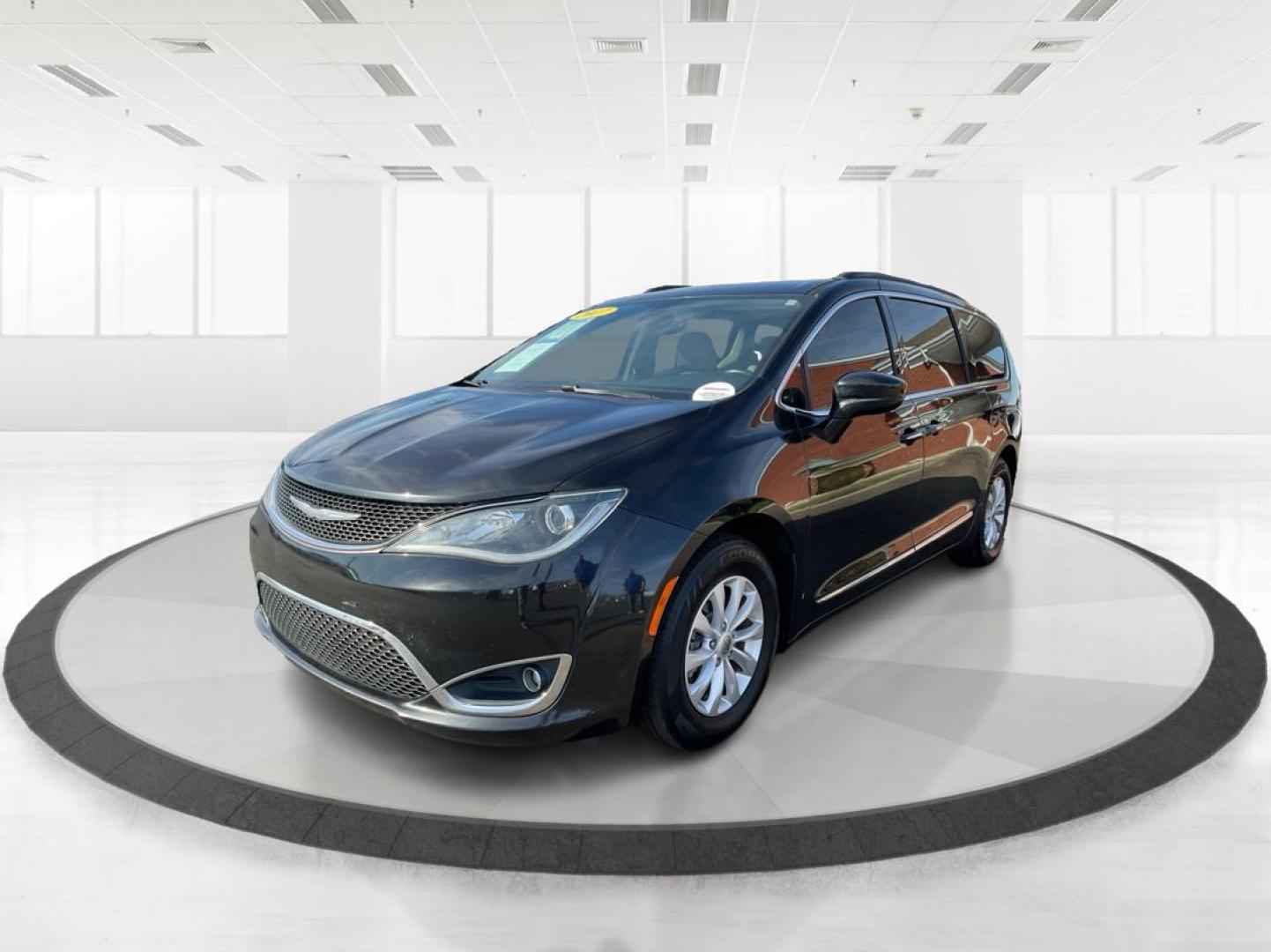 2017 Chrysler Pacifica Touring-L (2C4RC1BG7HR) with an 3.6L V-6 DOHC engine, located at 880 E. National Road, Vandalia, OH, 45377, (937) 908-9800, 39.891918, -84.183594 - 2017 Chrysler Pacifica Touring-L - Photo#7