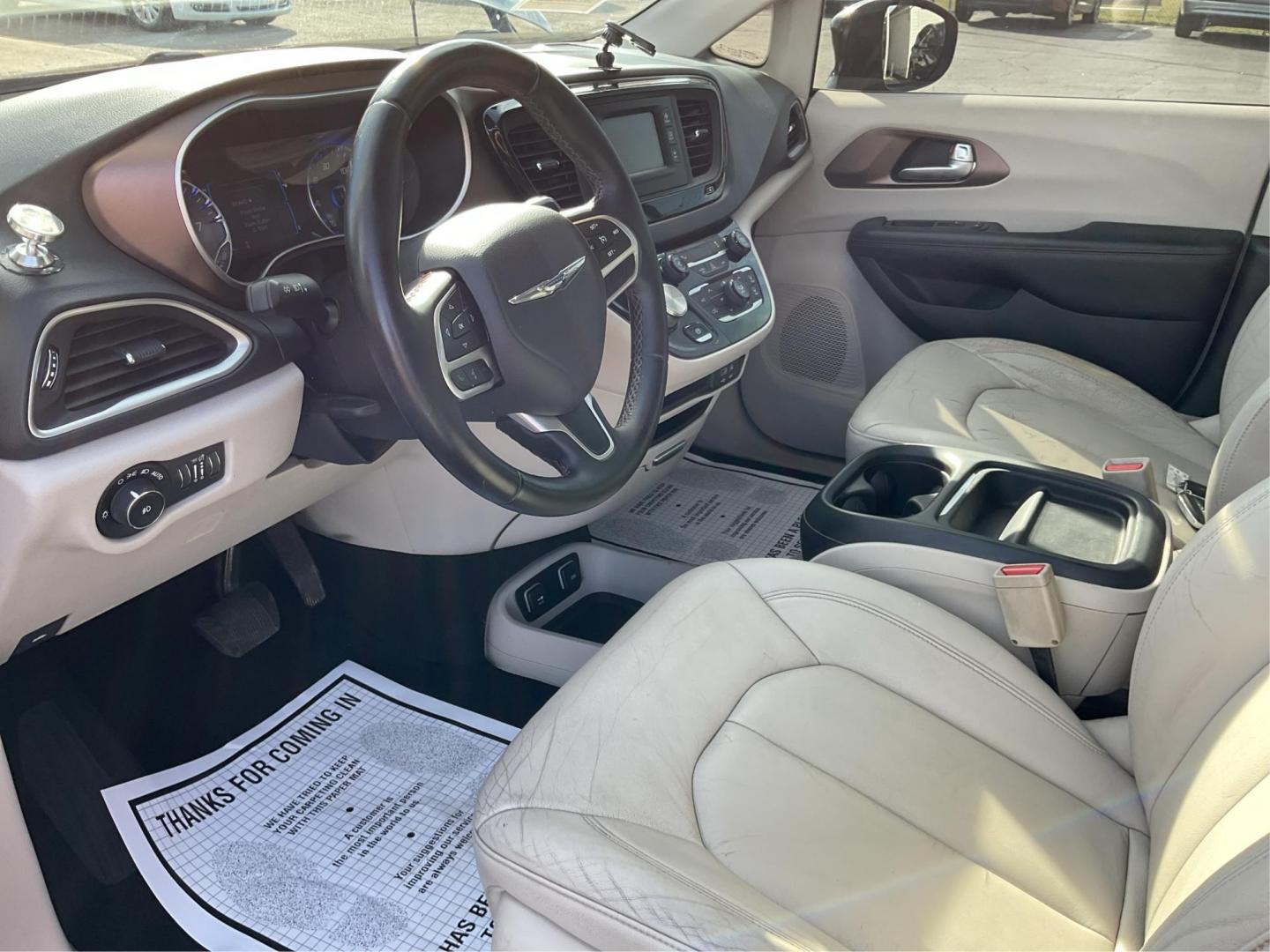 2017 Chrysler Pacifica Touring-L (2C4RC1BG7HR) with an 3.6L V-6 DOHC engine, located at 880 E. National Road, Vandalia, OH, 45377, (937) 908-9800, 39.891918, -84.183594 - 2017 Chrysler Pacifica Touring-L - Photo#8