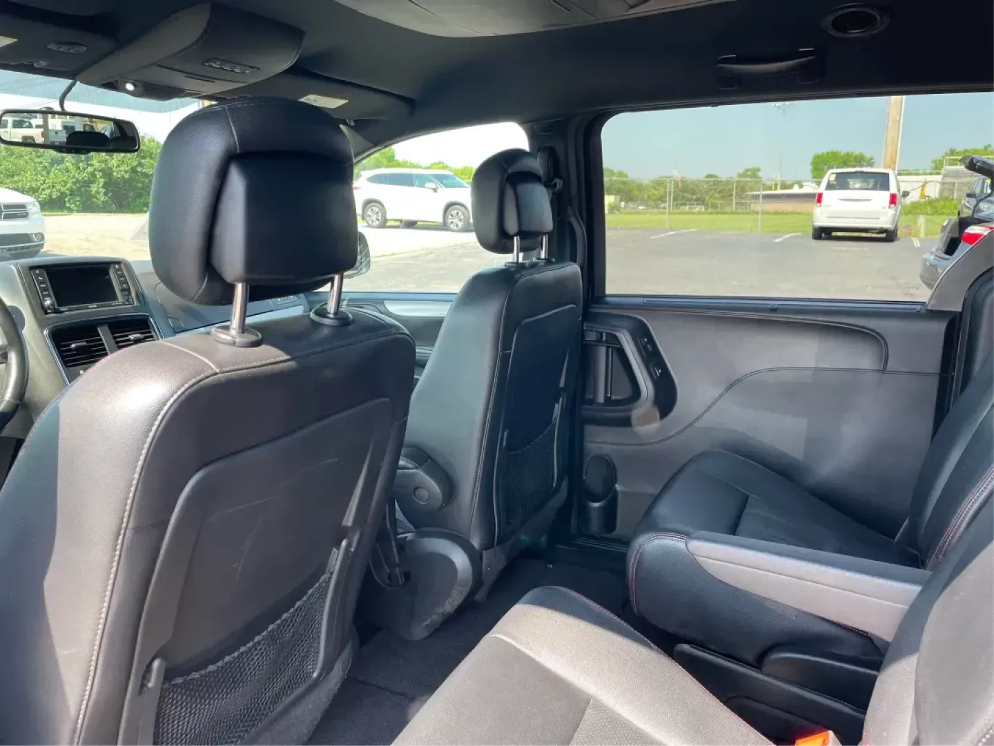 2017 Brilliant Black Crystal Pearl Coat Dodge Grand Caravan GT (2C4RDGEG9HR) with an 3.6L V6 DOHC 24V engine, 6-Speed Automatic transmission, located at 1951 S Dayton Lakeview Rd., New Carlisle, OH, 45344, (937) 908-9800, 39.890999, -84.050255 - 2017 Dodge Grand Caravan GT - Photo#9