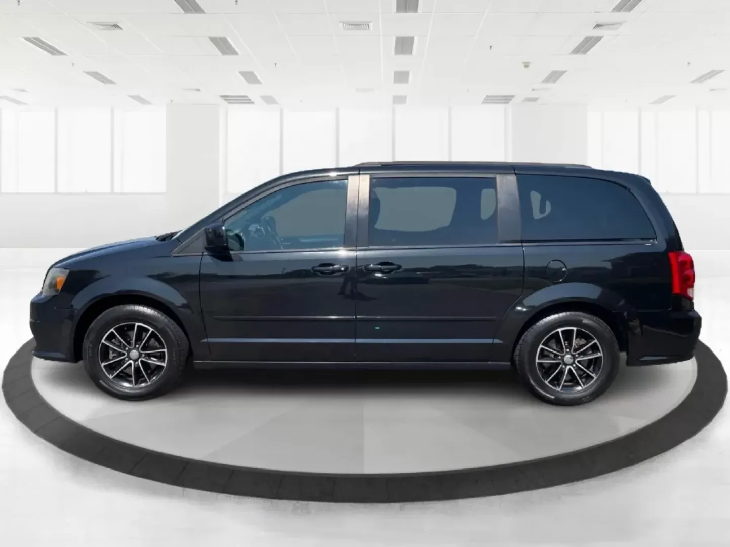 2017 Dodge Grand Caravan GT (2C4RDGEG9HR) with an 3.6L V6 DOHC 24V engine, 6-Speed Automatic transmission, located at 1951 S Dayton Lakeview Rd., New Carlisle, OH, 45344, (937) 908-9800, 39.890999, -84.050255 - **Discover Your Family's Adventure with the 2017 Dodge Grand Caravan GT at Advantage Car and Credit!**<br /> <br /> Are you ready to elevate your family's travel experience? The 2017 Dodge Grand Caravan GT is not just a vehicle; it's a lifestyle solution designed for families who love to explore, en - Photo#5