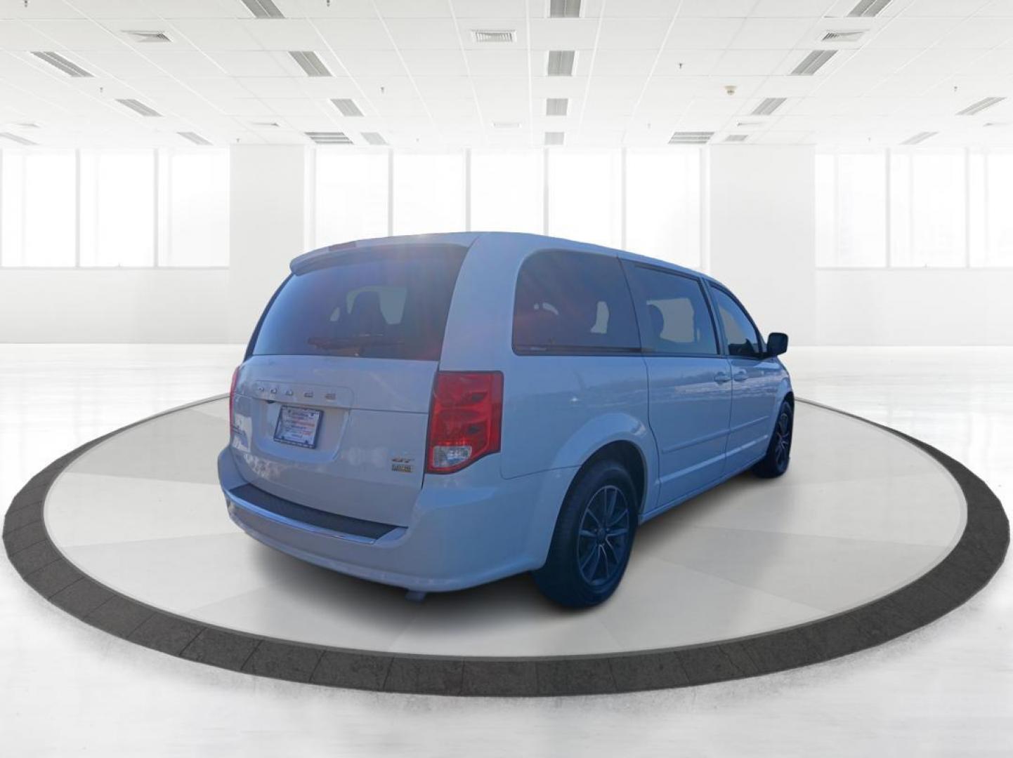 2017 Dodge Grand Caravan GT (2C4RDGEG2HR) with an 3.6L V6 DOHC 24V engine, 6-Speed Automatic transmission, located at 4508 South Dixie Dr, Moraine, OH, 45439, (937) 908-9800, 39.689976, -84.218452 - 2017 Dodge Grand Caravan GT - Photo#2