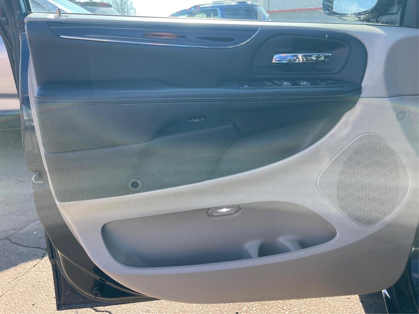 2017 Dodge Grand Caravan SXT (2C4RDGCG6HR) with an Other engine, located at 880 E. National Road, Vandalia, OH, 45377, (937) 908-9800, 39.891918, -84.183594 - 2017 Dodge Grand Caravan SXT - Photo#18
