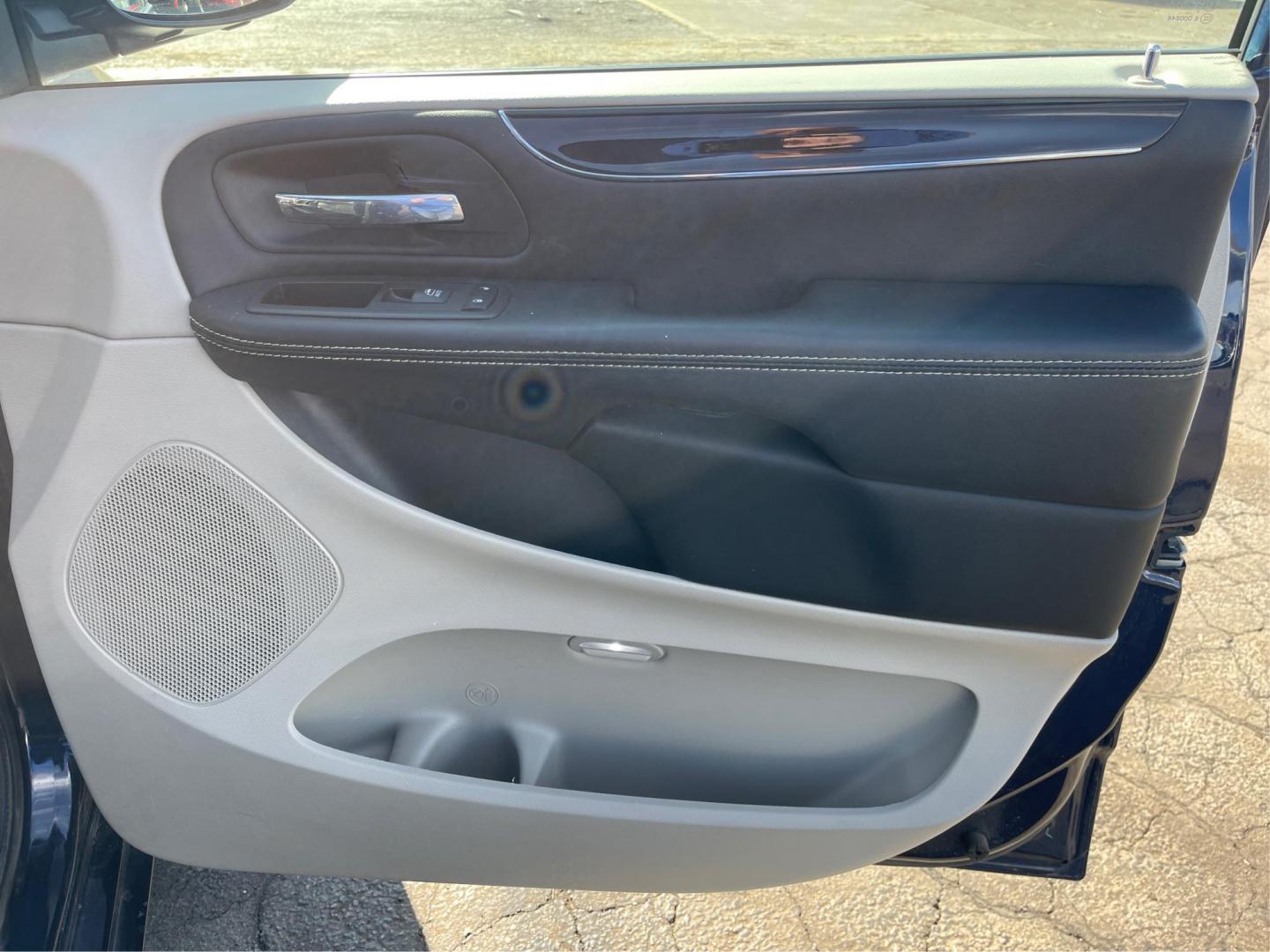 2017 Dodge Grand Caravan SXT (2C4RDGCG6HR) with an Other engine, located at 880 E. National Road, Vandalia, OH, 45377, (937) 908-9800, 39.891918, -84.183594 - 2017 Dodge Grand Caravan SXT - Photo#19