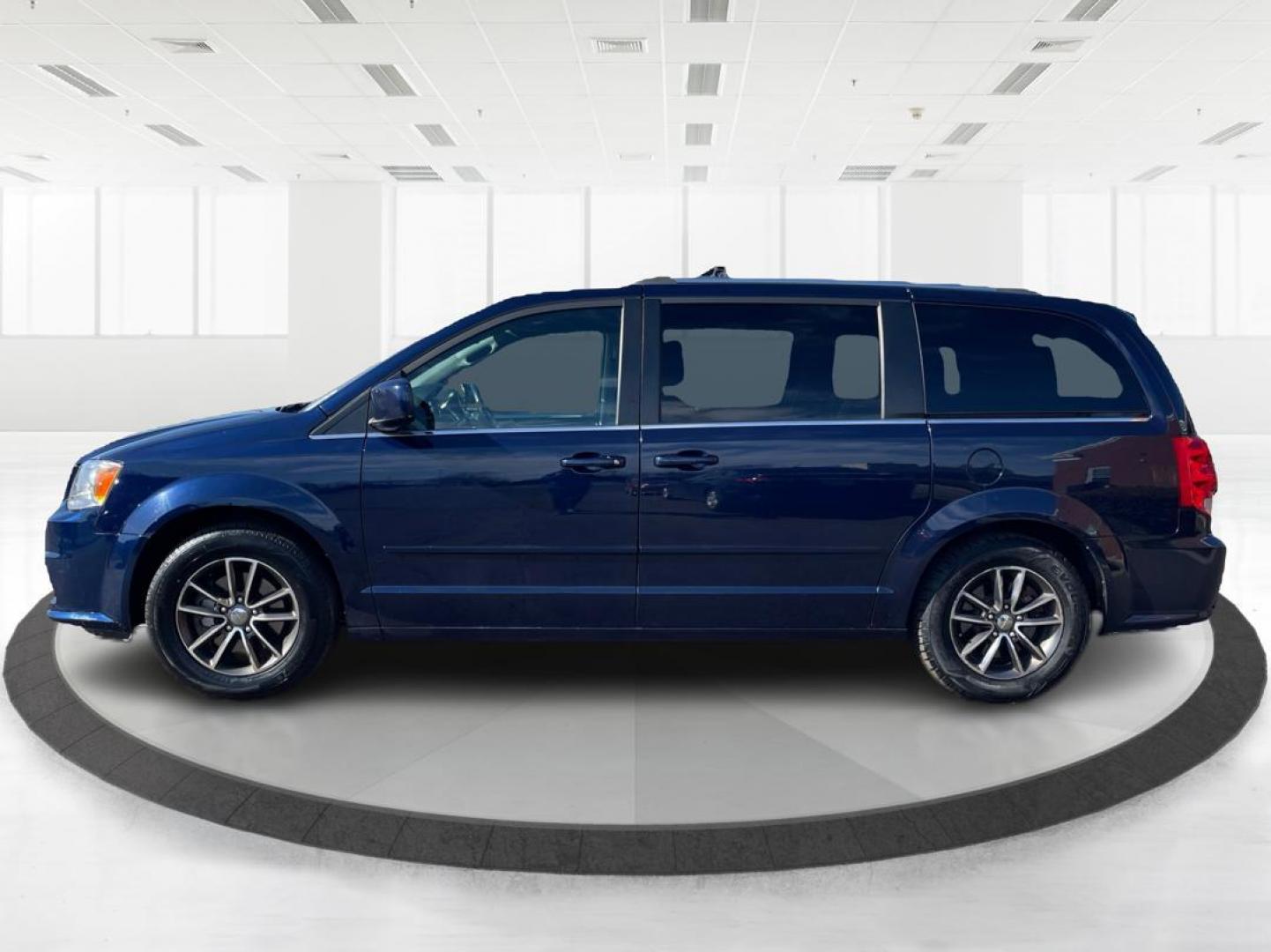 2017 Dodge Grand Caravan SXT (2C4RDGCG6HR) with an Other engine, located at 880 E. National Road, Vandalia, OH, 45377, (937) 908-9800, 39.891918, -84.183594 - 2017 Dodge Grand Caravan SXT - Photo#5