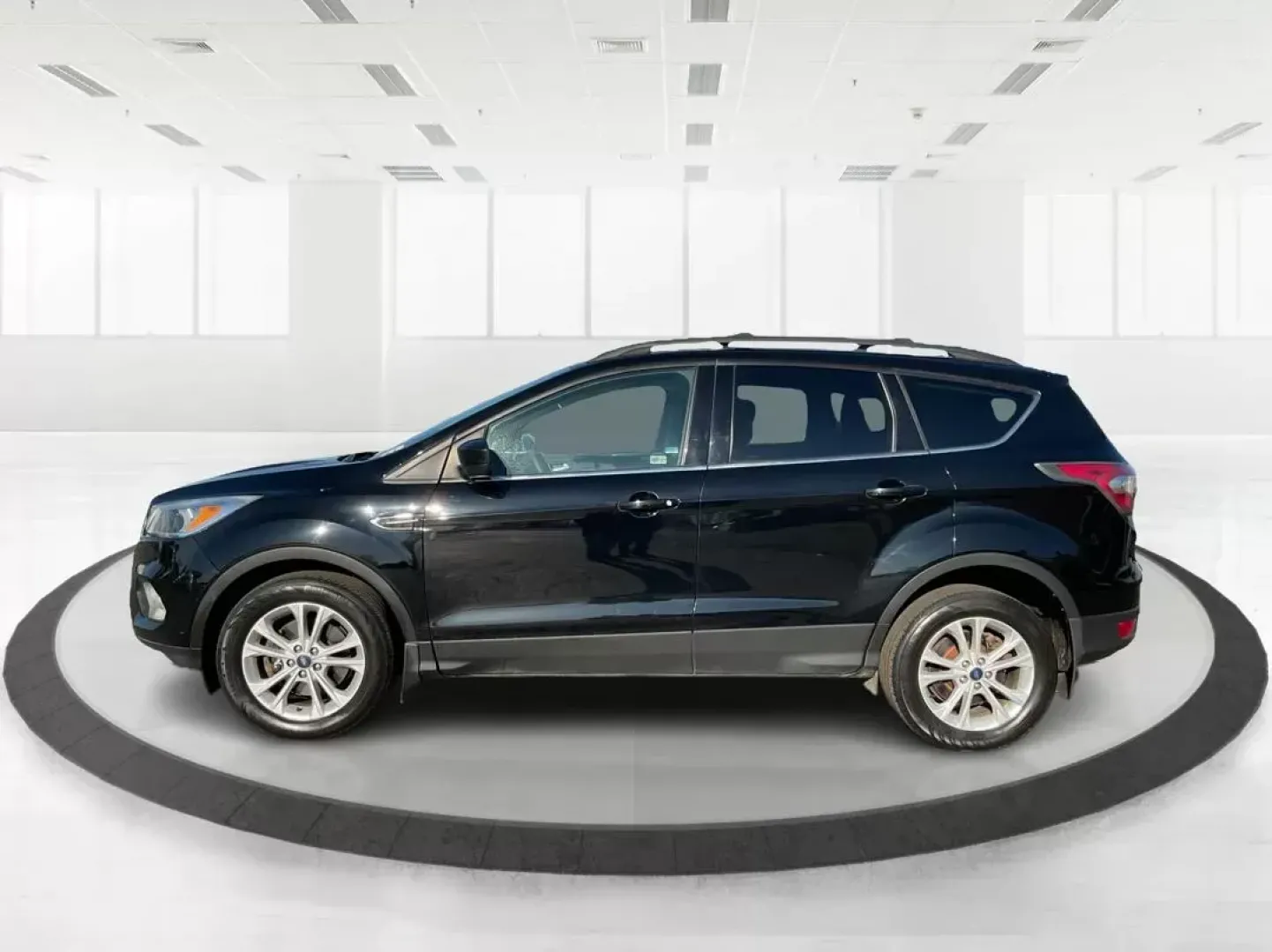 2017 Ford Escape SE 4WD (1FMCU9G93HU) with an 2.0L L4 DOHC 16V engine, 6-Speed Automatic transmission, located at 1184 Kauffman Ave, Fairborn, OH, 45324, (937) 908-9800, 39.807072, -84.030914 - ### Discover the 2017 Ford Escape SE 4WD Your Perfect Companion for Family Adventures!<br /> <br /> Are you searching for an SUV that blends comfort, reliability, and performance, perfect for weekend getaways or daily commutes? Look no further! The 2017 Ford Escape SE 4WD at Advantage Car and Credi - Photo#4