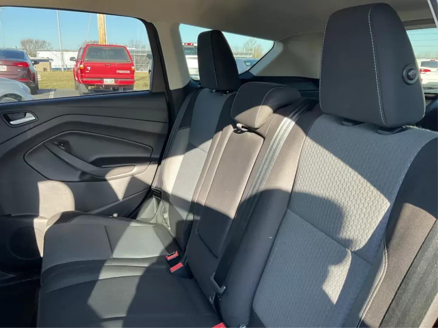 2017 Ford Escape SE 4WD (1FMCU9G93HU) with an 2.0L L4 DOHC 16V engine, 6-Speed Automatic transmission, located at 1184 Kauffman Ave, Fairborn, OH, 45324, (937) 908-9800, 39.807072, -84.030914 - ### Discover the 2017 Ford Escape SE 4WD Your Perfect Companion for Family Adventures!<br /> <br /> Are you searching for an SUV that blends comfort, reliability, and performance, perfect for weekend getaways or daily commutes? Look no further! The 2017 Ford Escape SE 4WD at Advantage Car and Credi - Photo#8