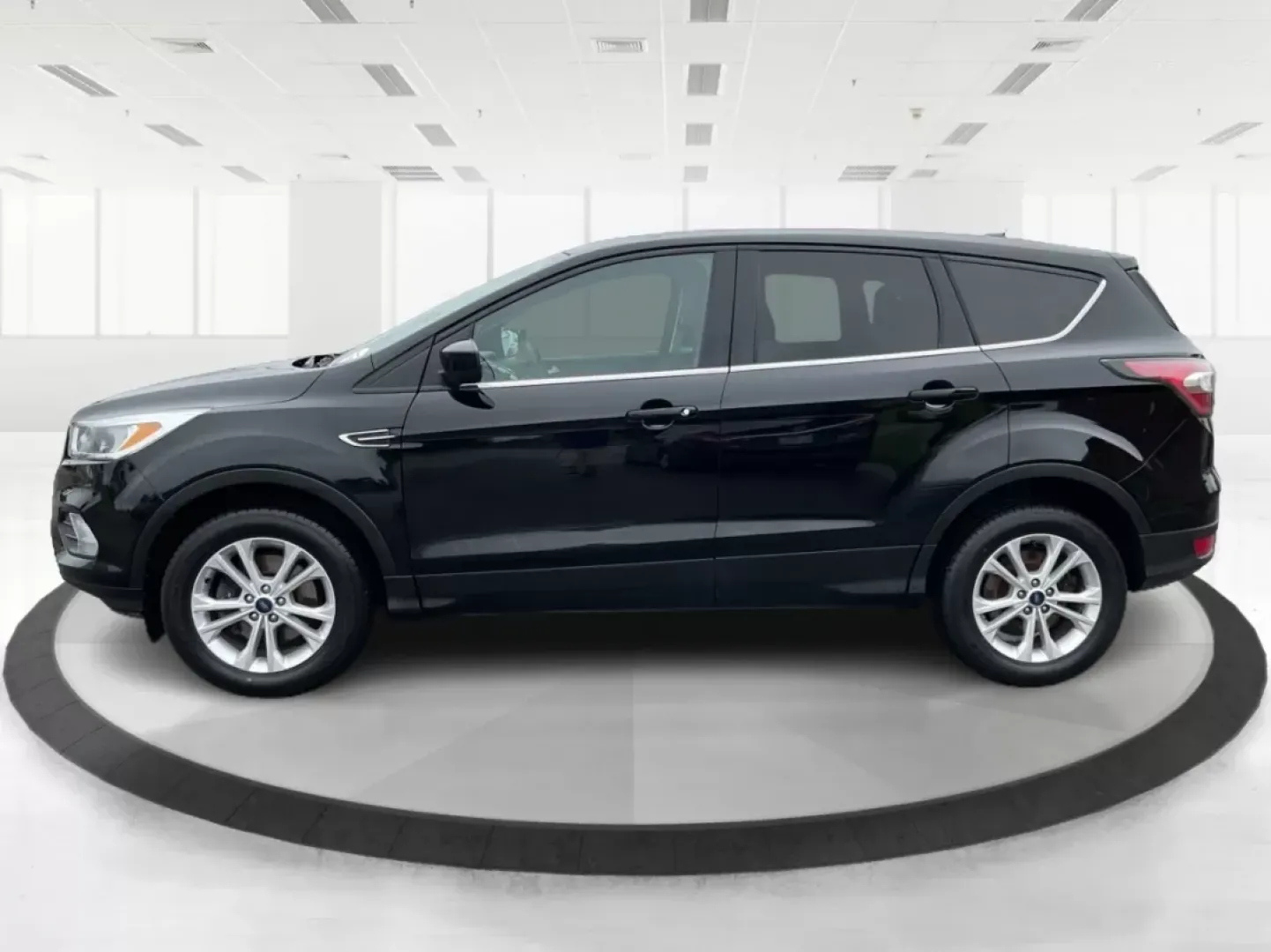 2017 Ford Escape SE (1FMCU9GD0HU) with an Other engine, located at 880 E. National Road, Vandalia, OH, 45377, (937) 908-9800, 39.891918, -84.183594 - **Explore New Adventures with the 2017 Ford Escape SE - Your Perfect Companion for Every Journey!**<br /> <br /> Imagine embarking on spontaneous weekend getaways or daily commutes with absolute confidence and comfort. The 2017 Ford Escape SE, now available at Advantage Car and Credit in Fairborn, O - Photo#5