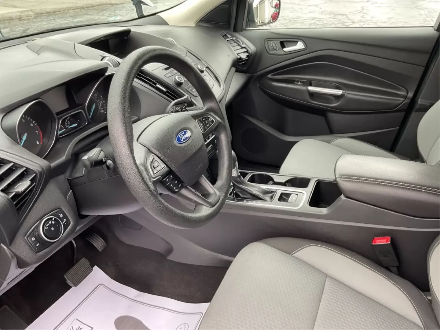 2017 Ford Escape SE (1FMCU9GD0HU) with an Other engine, located at 880 E. National Road, Vandalia, OH, 45377, (937) 908-9800, 39.891918, -84.183594 - **Explore New Adventures with the 2017 Ford Escape SE - Your Perfect Companion for Every Journey!**<br /> <br /> Imagine embarking on spontaneous weekend getaways or daily commutes with absolute confidence and comfort. The 2017 Ford Escape SE, now available at Advantage Car and Credit in Fairborn, O - Photo#9