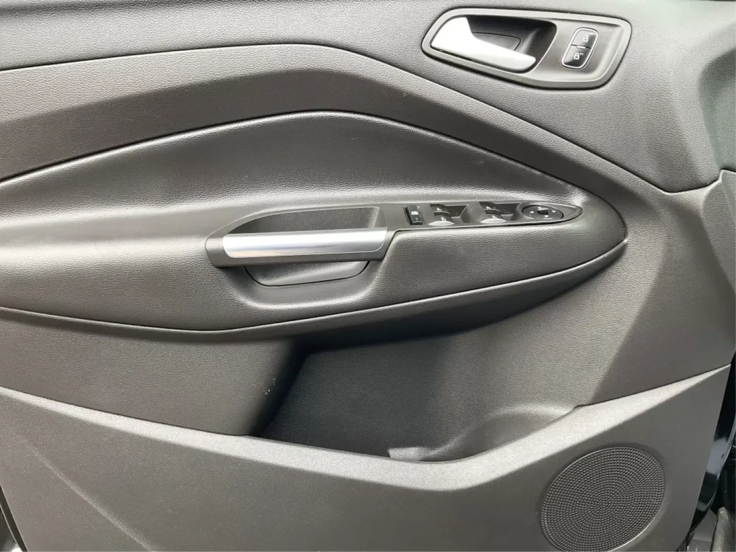 2017 Ford Escape SE (1FMCU9GD0HU) with an Other engine, located at 880 E. National Road, Vandalia, OH, 45377, (937) 908-9800, 39.891918, -84.183594 - **Explore New Adventures with the 2017 Ford Escape SE - Your Perfect Companion for Every Journey!**<br /> <br /> Imagine embarking on spontaneous weekend getaways or daily commutes with absolute confidence and comfort. The 2017 Ford Escape SE, now available at Advantage Car and Credit in Fairborn, O - Photo#19
