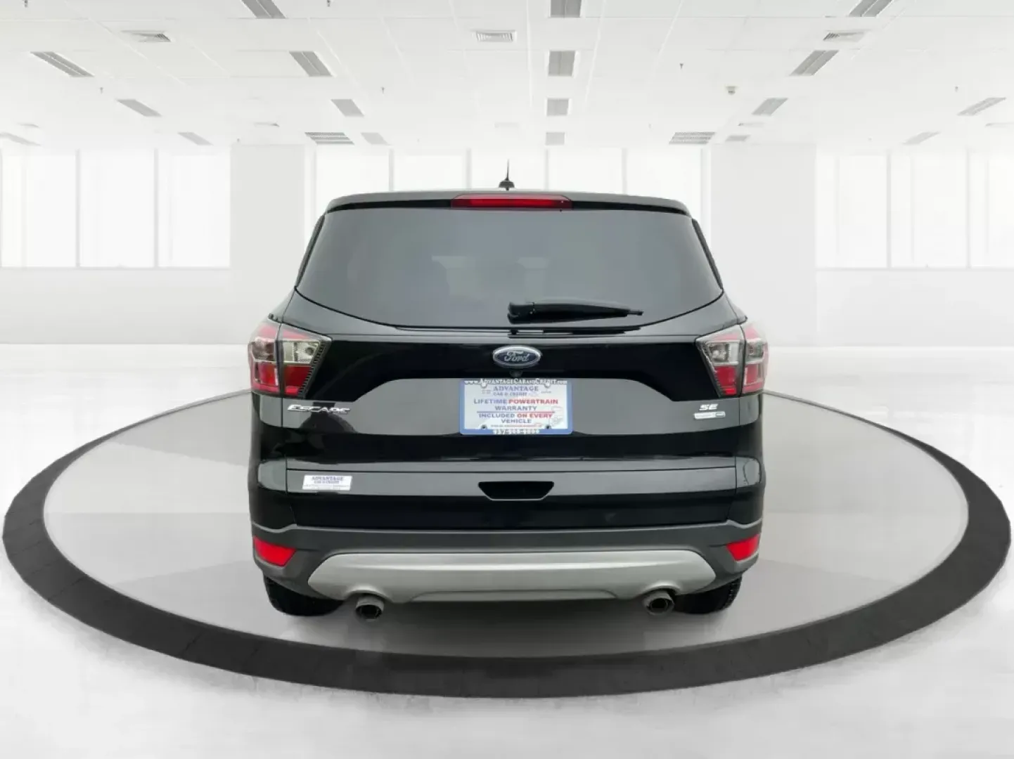 2017 Ford Escape SE (1FMCU9GD0HU) with an Other engine, located at 880 E. National Road, Vandalia, OH, 45377, (937) 908-9800, 39.891918, -84.183594 - **Explore New Adventures with the 2017 Ford Escape SE - Your Perfect Companion for Every Journey!**<br /> <br /> Imagine embarking on spontaneous weekend getaways or daily commutes with absolute confidence and comfort. The 2017 Ford Escape SE, now available at Advantage Car and Credit in Fairborn, O - Photo#3