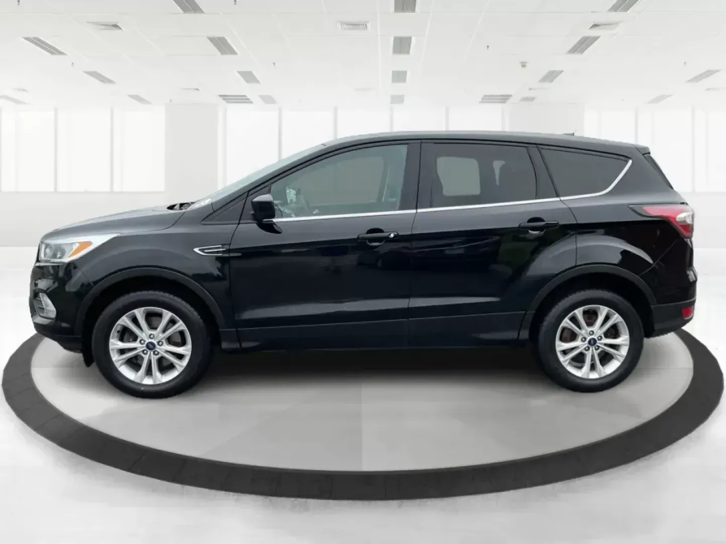 2017 Ford Escape SE (1FMCU9GD0HU) with an Other engine, located at 880 E. National Road, Vandalia, OH, 45377, (937) 908-9800, 39.891918, -84.183594 - **Explore New Adventures with the 2017 Ford Escape SE - Your Perfect Companion for Every Journey!**<br /> <br /> Imagine embarking on spontaneous weekend getaways or daily commutes with absolute confidence and comfort. The 2017 Ford Escape SE, now available at Advantage Car and Credit in Fairborn, O - Photo#5