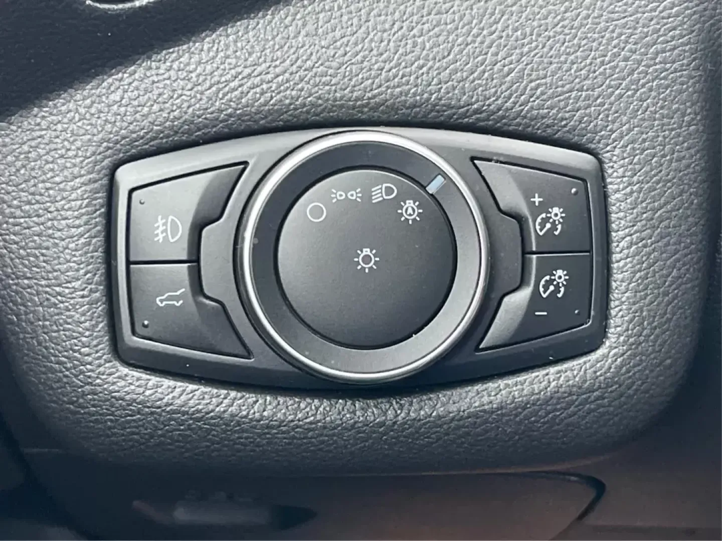 2017 Ford Escape SE (1FMCU0GD5HU) with an Other engine, located at 1951 S Dayton Lakeview Rd., New Carlisle, OH, 45344, (937) 908-9800, 39.890999, -84.050255 - **Adventure Awaits in This 2017 Ford Escape SE Perfect for Your Ohio Lifestyle!**<br /> <br /> Are you ready to embrace the open road? Whether you're commuting to work, taking the kids to soccer practice, or planning a weekend getaway to nearby attractions like the National Museum of the U.S. Air F - Photo#15