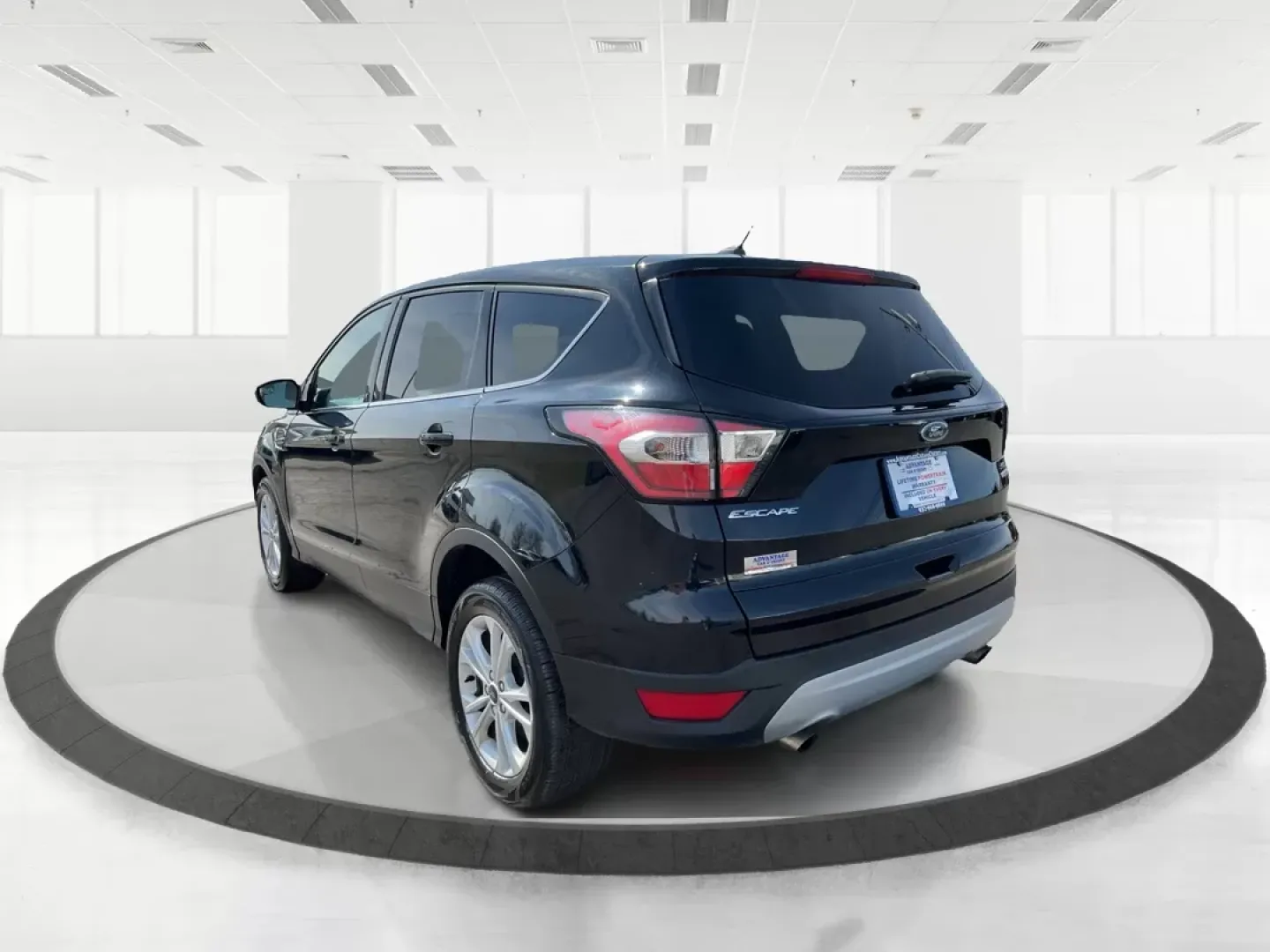 2017 Ford Escape SE (1FMCU0G9XHU) with an EcoBoost 1.5L I-4 gasoline direct injection engine, located at 1230 East Main St, Xenia, OH, 45385, (937) 908-9800, 39.688026, -83.910172 - ### Discover the Adventure of the 2017 Ford Escape SE at Advantage Car and Credit<br /> <br /> If you're seeking a vehicle that perfectly adapts to your active lifestyle, look no further than the 2017 Ford Escape SE, available now at Advantage Car and Credit in Fairborn, OH. Whether you're embarking - Photo#4