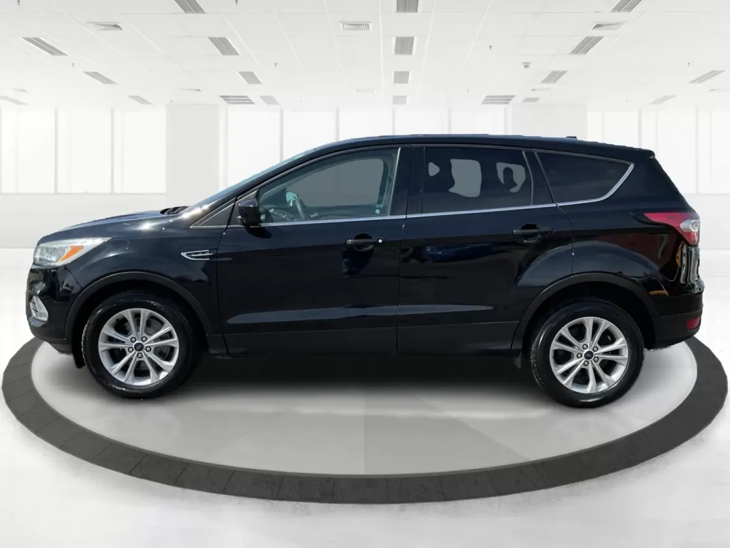 2017 Ford Escape SE (1FMCU0G9XHU) with an EcoBoost 1.5L I-4 gasoline direct injection engine, located at 1230 East Main St, Xenia, OH, 45385, (937) 908-9800, 39.688026, -83.910172 - ### Discover the Adventure of the 2017 Ford Escape SE at Advantage Car and Credit<br /> <br /> If you're seeking a vehicle that perfectly adapts to your active lifestyle, look no further than the 2017 Ford Escape SE, available now at Advantage Car and Credit in Fairborn, OH. Whether you're embarking - Photo#5