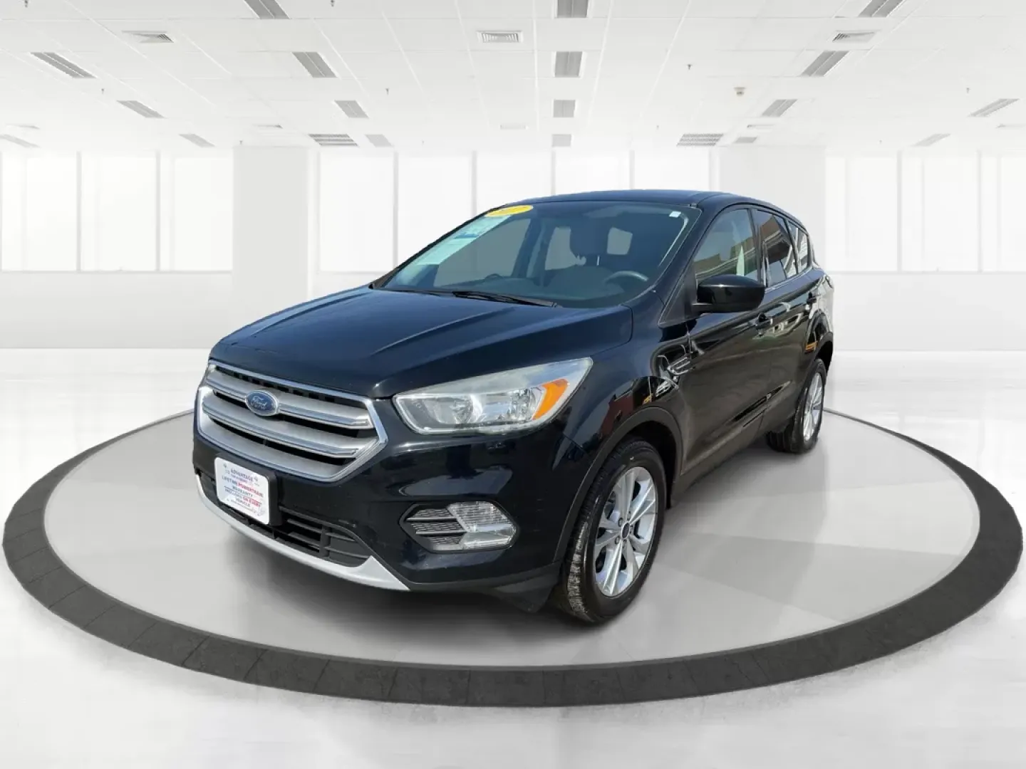 2017 Ford Escape SE (1FMCU0G9XHU) with an EcoBoost 1.5L I-4 gasoline direct injection engine, located at 1230 East Main St, Xenia, OH, 45385, (937) 908-9800, 39.688026, -83.910172 - ### Discover the Adventure of the 2017 Ford Escape SE at Advantage Car and Credit<br /> <br /> If you're seeking a vehicle that perfectly adapts to your active lifestyle, look no further than the 2017 Ford Escape SE, available now at Advantage Car and Credit in Fairborn, OH. Whether you're embarking - Photo#8