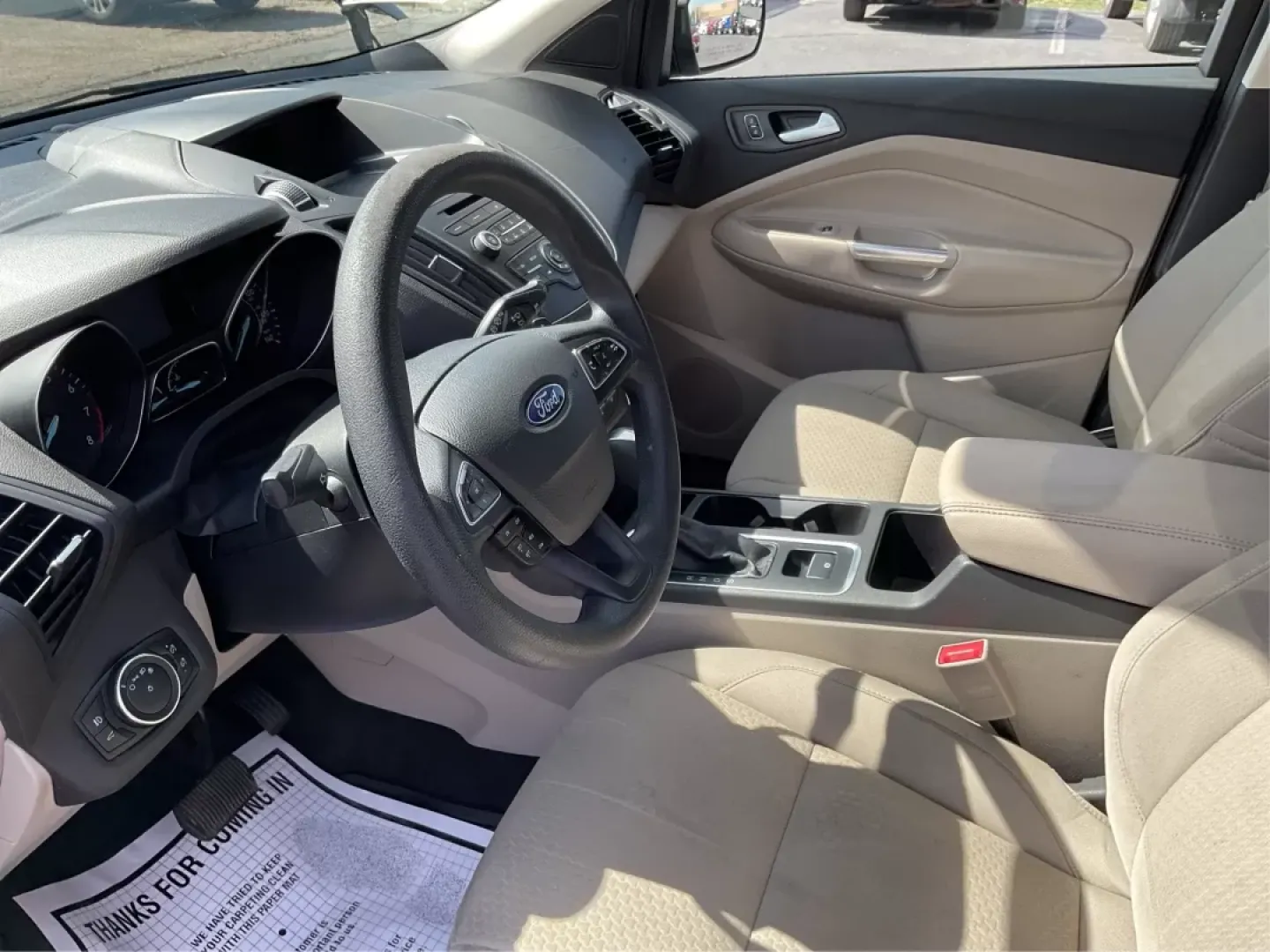 2017 Ford Escape SE (1FMCU0G9XHU) with an EcoBoost 1.5L I-4 gasoline direct injection engine, located at 1230 East Main St, Xenia, OH, 45385, (937) 908-9800, 39.688026, -83.910172 - ### Discover the Adventure of the 2017 Ford Escape SE at Advantage Car and Credit<br /> <br /> If you're seeking a vehicle that perfectly adapts to your active lifestyle, look no further than the 2017 Ford Escape SE, available now at Advantage Car and Credit in Fairborn, OH. Whether you're embarking - Photo#9