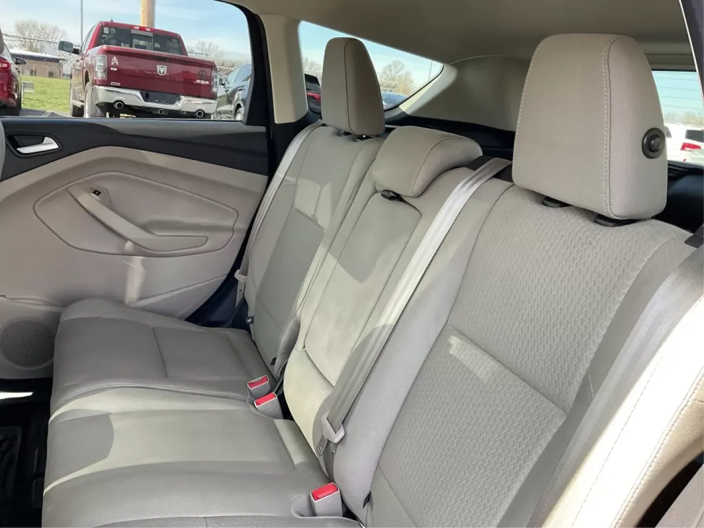 2017 Ford Escape SE (1FMCU0G9XHU) with an EcoBoost 1.5L I-4 gasoline direct injection engine, located at 1230 East Main St, Xenia, OH, 45385, (937) 908-9800, 39.688026, -83.910172 - ### Discover the Adventure of the 2017 Ford Escape SE at Advantage Car and Credit<br /> <br /> If you're seeking a vehicle that perfectly adapts to your active lifestyle, look no further than the 2017 Ford Escape SE, available now at Advantage Car and Credit in Fairborn, OH. Whether you're embarking - Photo#10