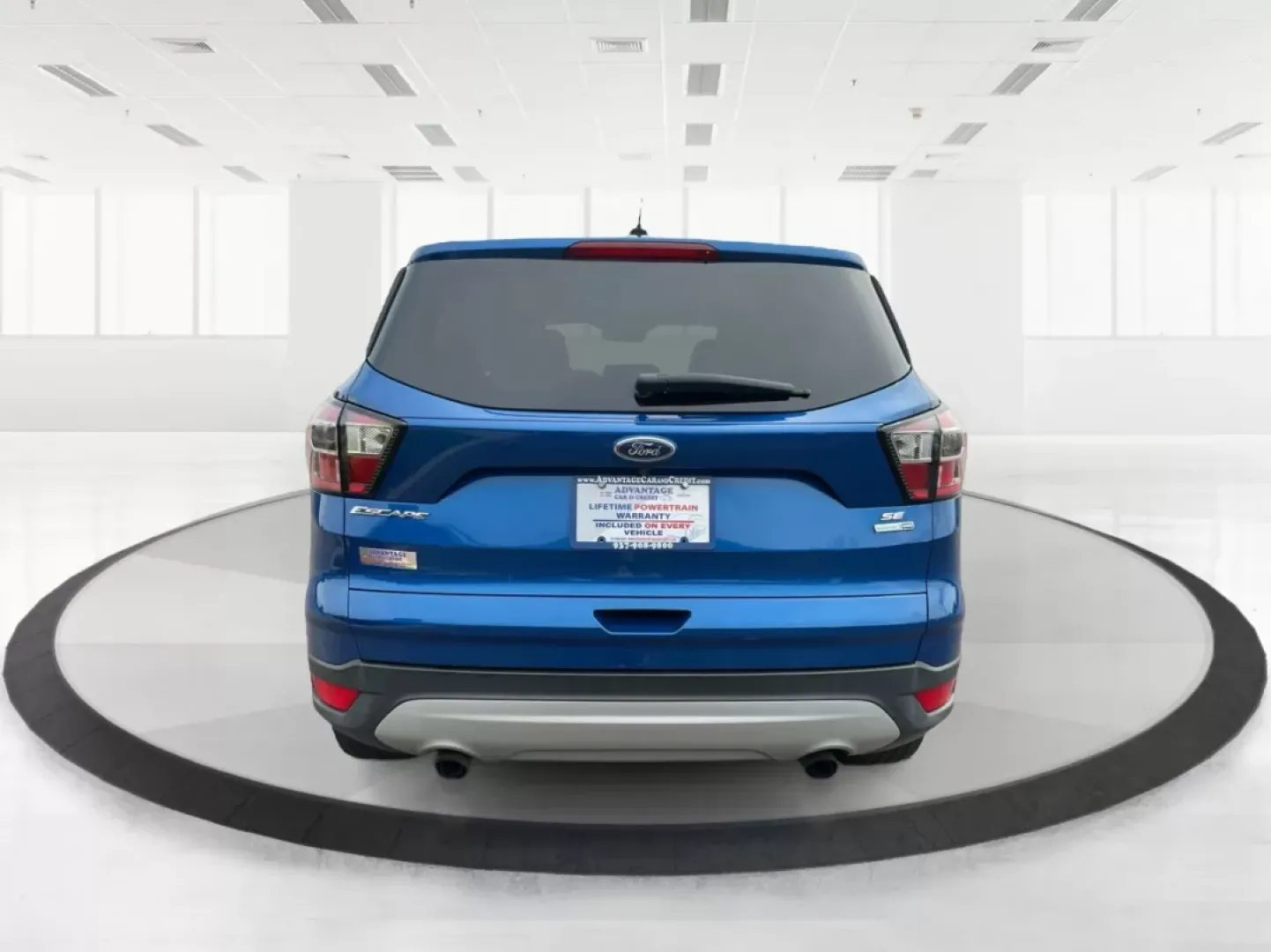 2017 Ford Escape SE (1FMCU9GD3HU) with an Other engine, located at 4508 South Dixie Dr, Moraine, OH, 45439, (937) 908-9800, 39.689976, -84.218452 - Are you searching for a reliable and stylish SUV that fits seamlessly into your busy lifestyle? Look no further than this stunning 2017 Ford Escape SE, available now at Advantage Car and Credit in Fairborn, OH. With its robust features and comfortable design, this vehicle is perfect for growing fami - Photo#3